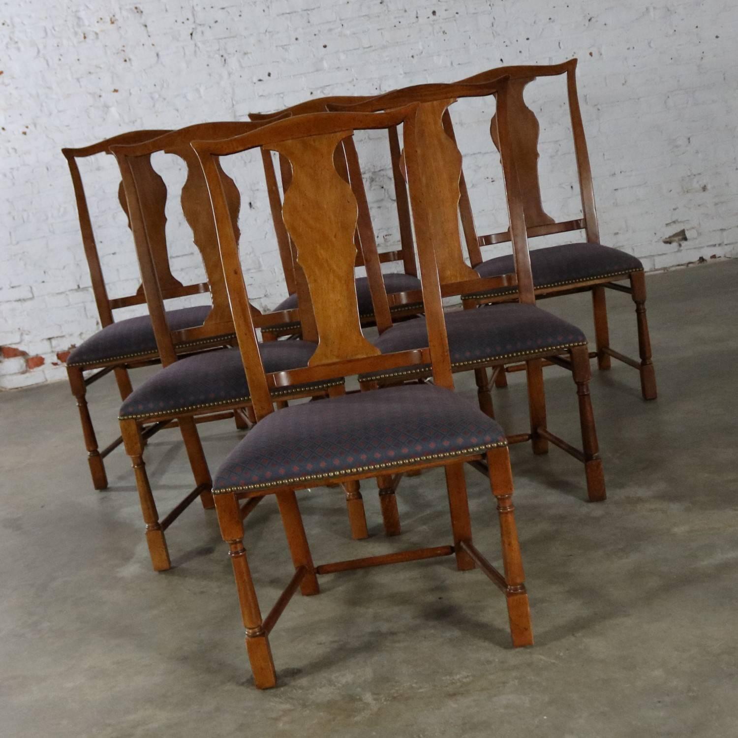 Six Baker Chippendale Style Dining Chairs with Solid Splat and Turned Front Legs 1