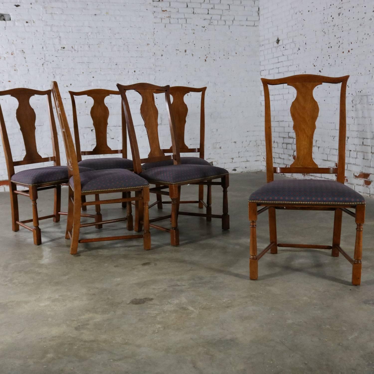 Six Baker Chippendale Style Dining Chairs with Solid Splat and Turned Front Legs 2