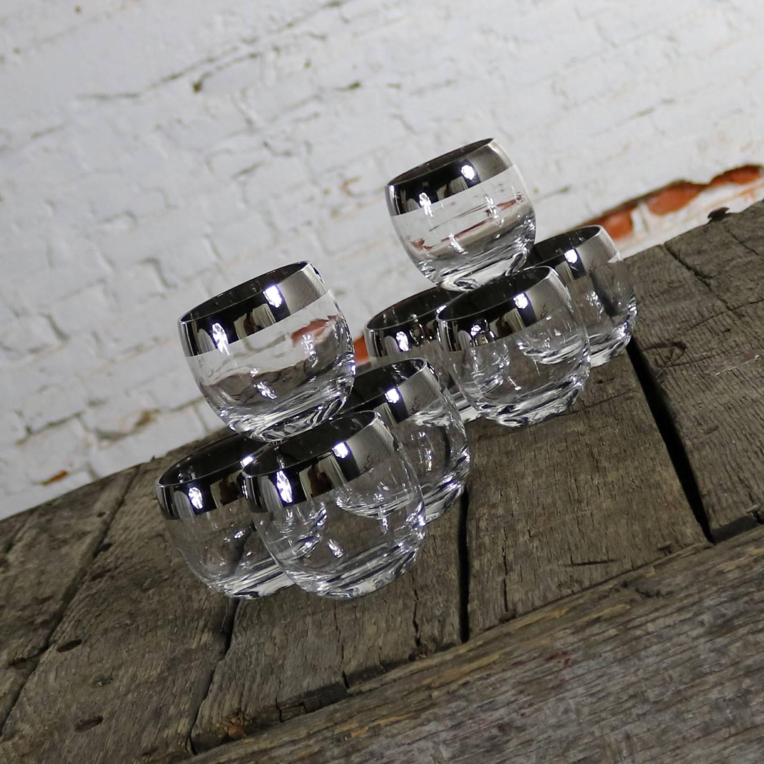 Silver Rimmed Roly Poly Cocktail Glasses Style of Dorothy Thorpe Set of Eight In Good Condition In Topeka, KS