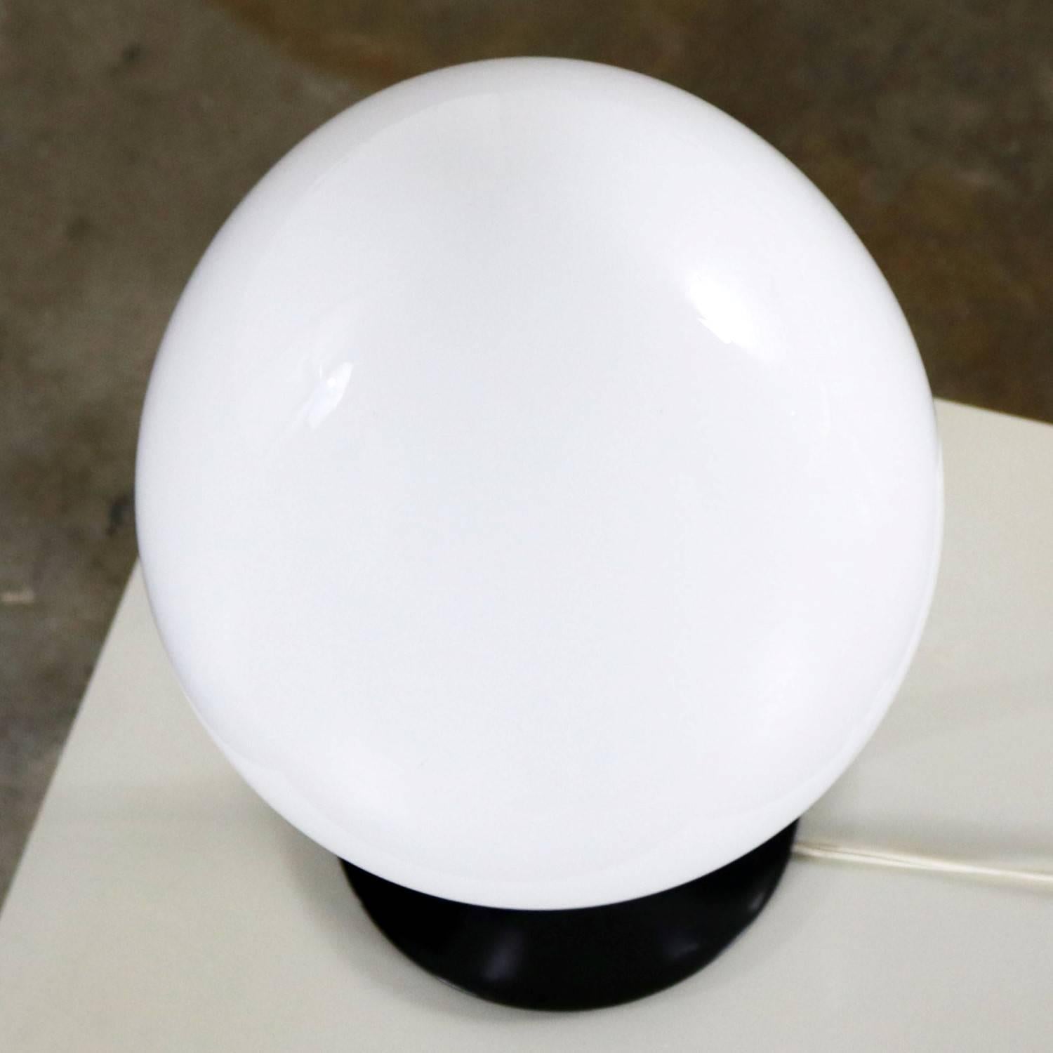 egg shaped table lamp