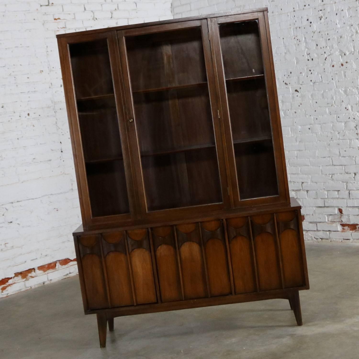 Handsome china cabinet, breakfront, or display cabinet from the Perspecta line by Kent-Coffee. This piece is unmarked, but its distinct lines leave no doubt as to its origins. It is in wonderful original vintage condition with normal age appropriate