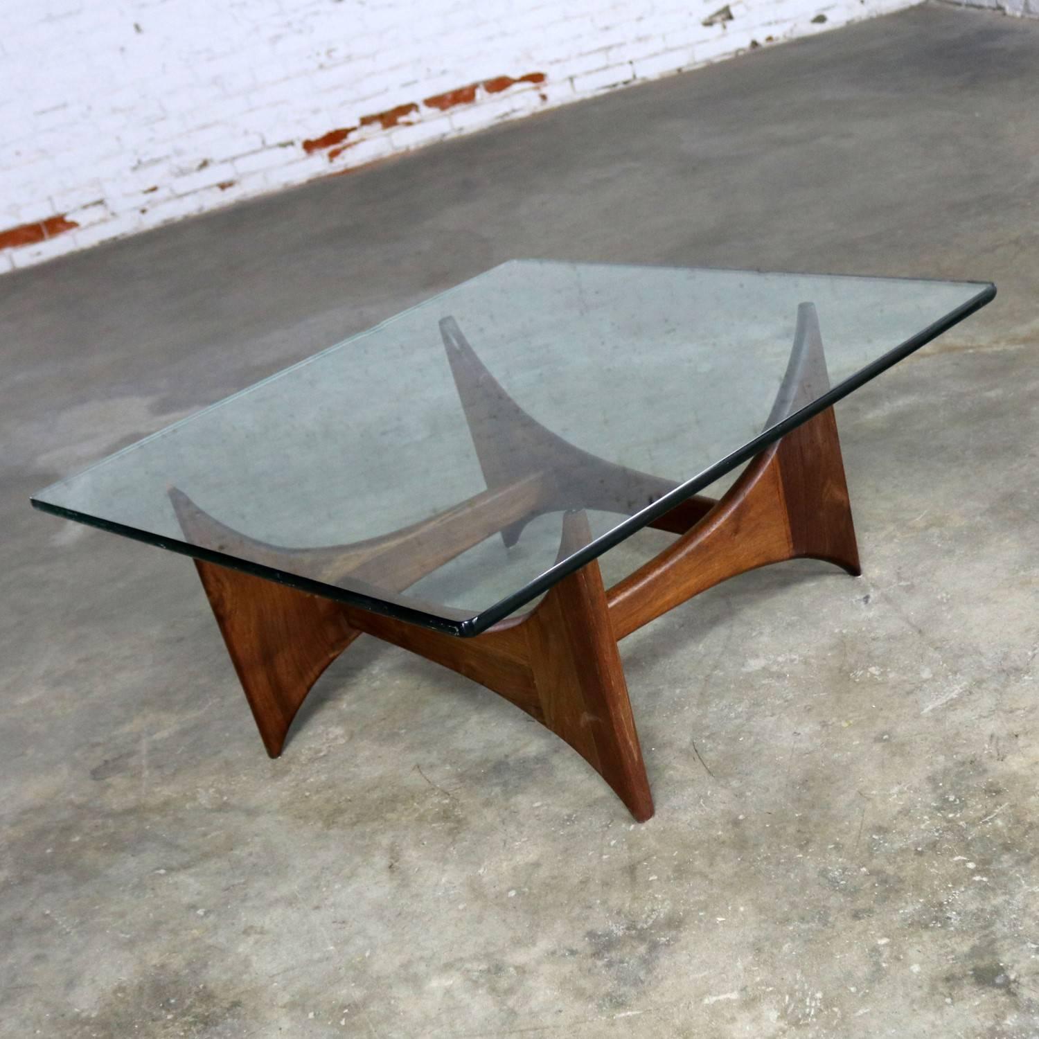 Fabulous sculptural coffee or cocktail table of walnut and glass designed by Adrian Pearsall for Craft Associates. This table is in wonderful restored condition, circa 1960s.

This stunning table is the epitome of Adrian Pearsall Mid-Century