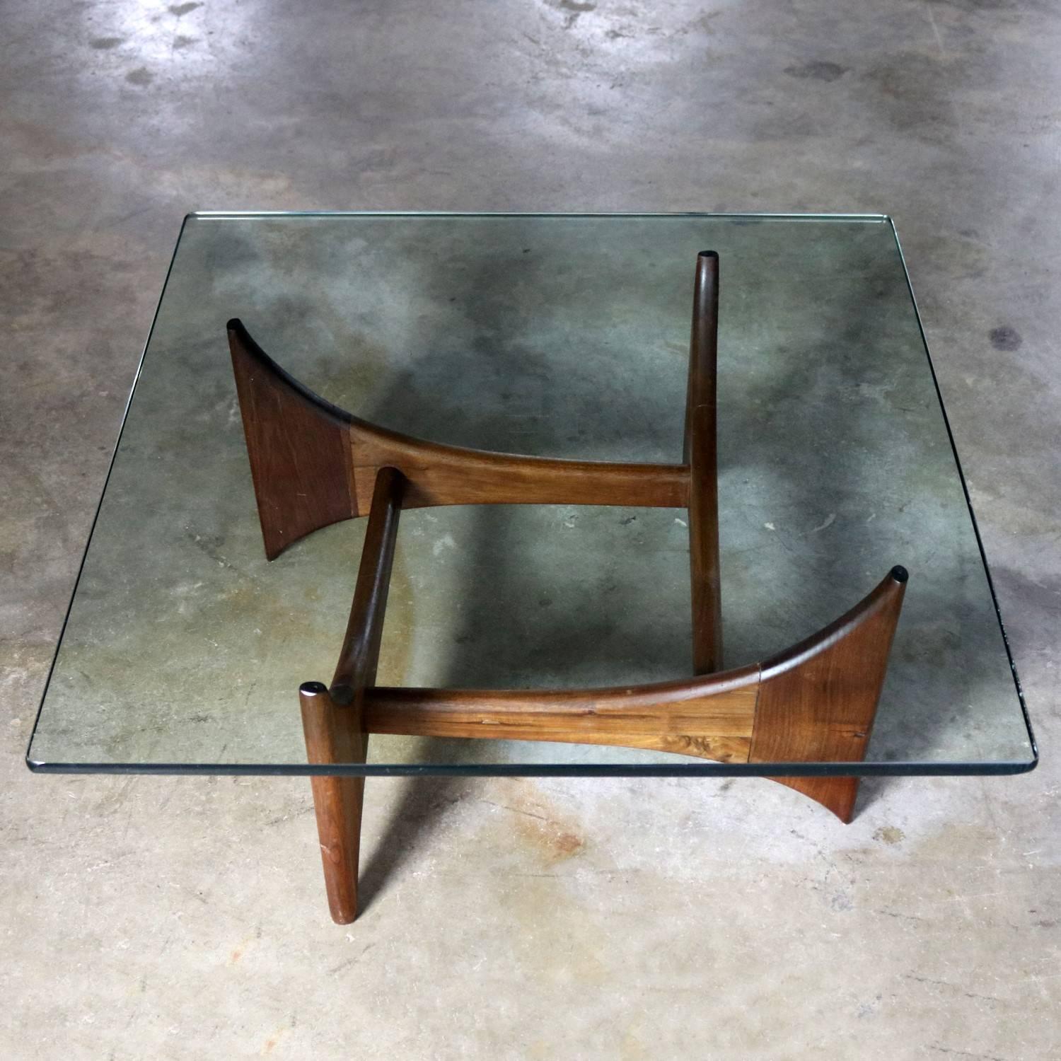 Adrian Pearsall Walnut and Glass Sculptural Cocktail Table for Craft Associates In Good Condition In Topeka, KS