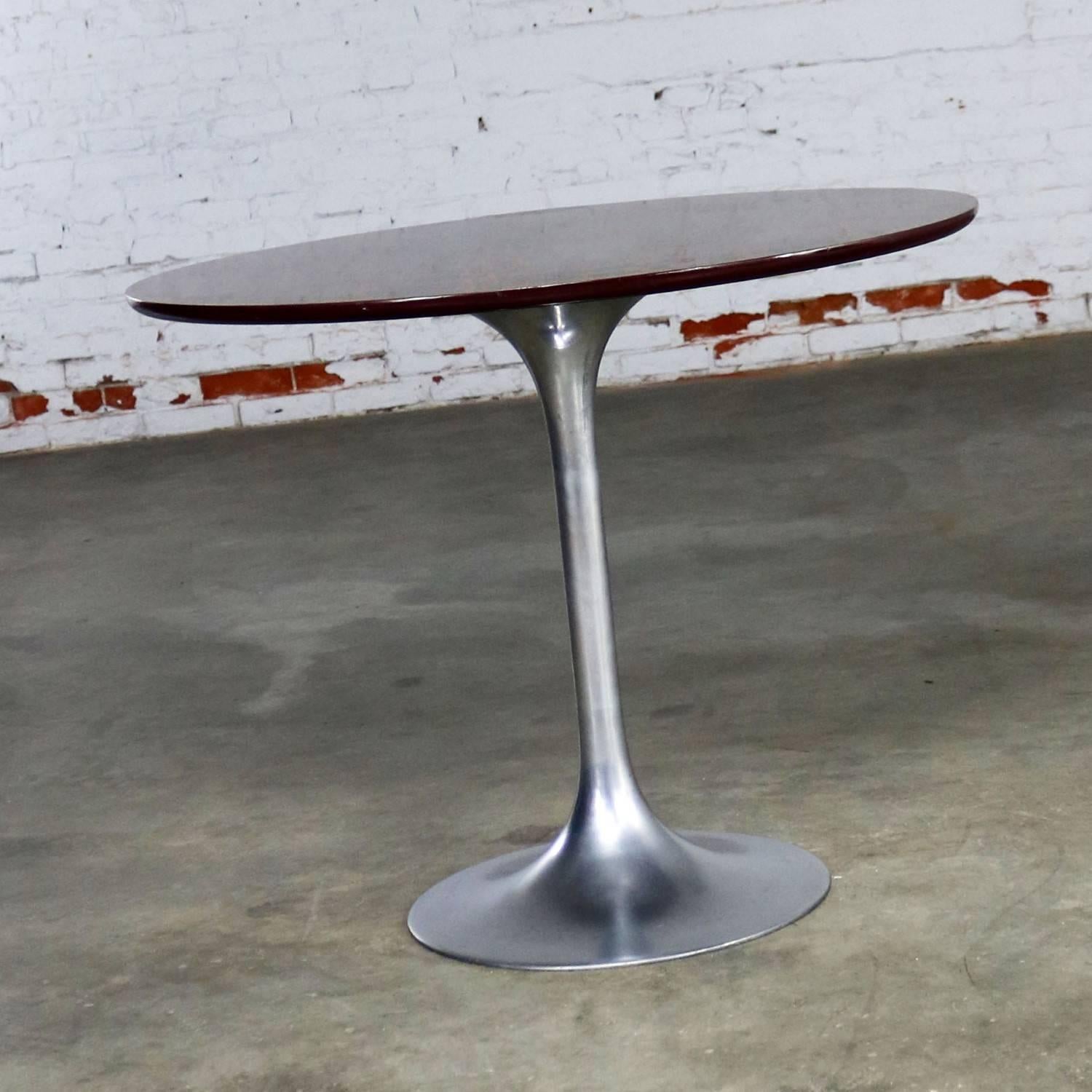 Saarinen Style Tulip Base Table in Aluminum with Wood Grain Laminate Top In Good Condition In Topeka, KS