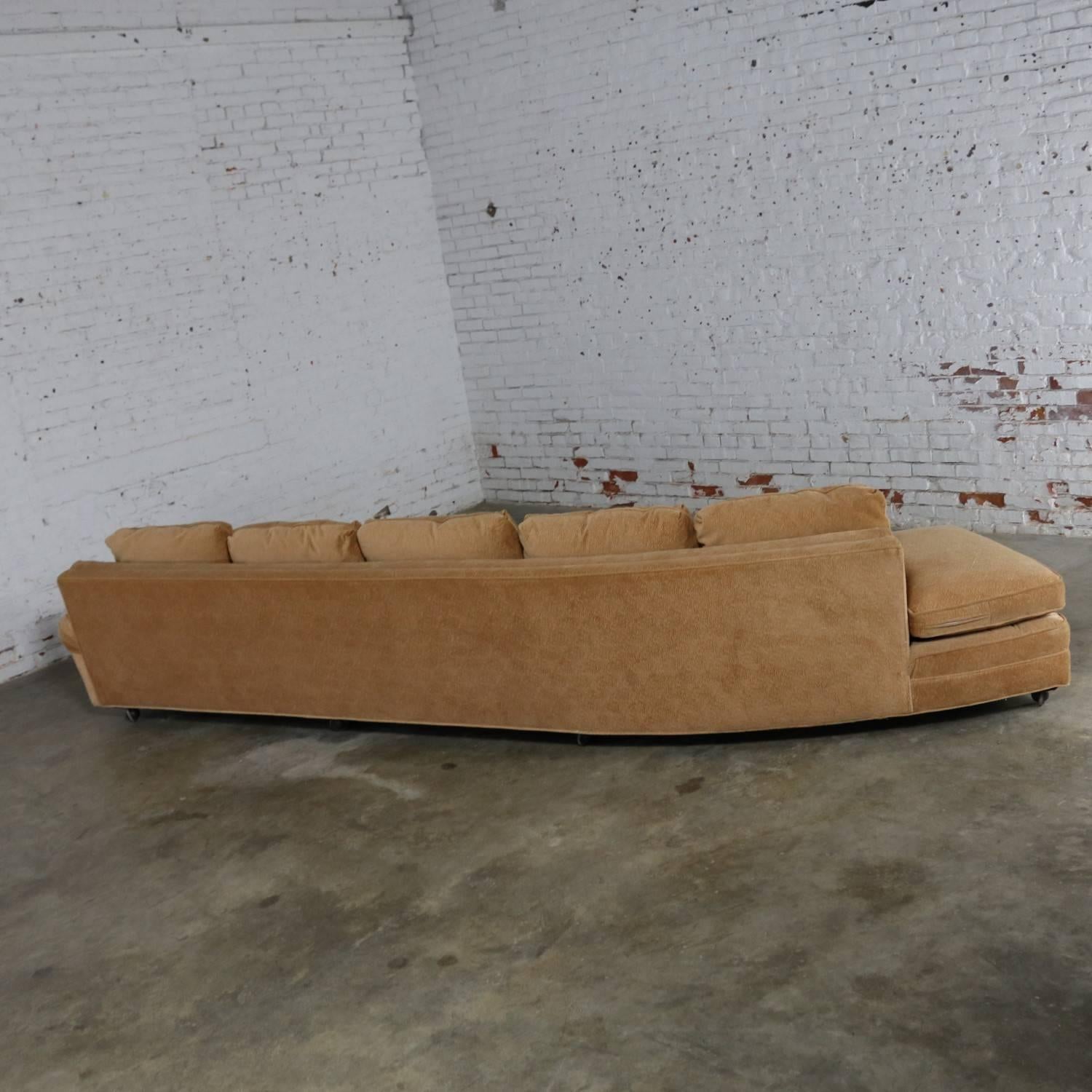 Extra Long Curved Single Arm Sofa Style of Harvey Probber In Good Condition In Topeka, KS