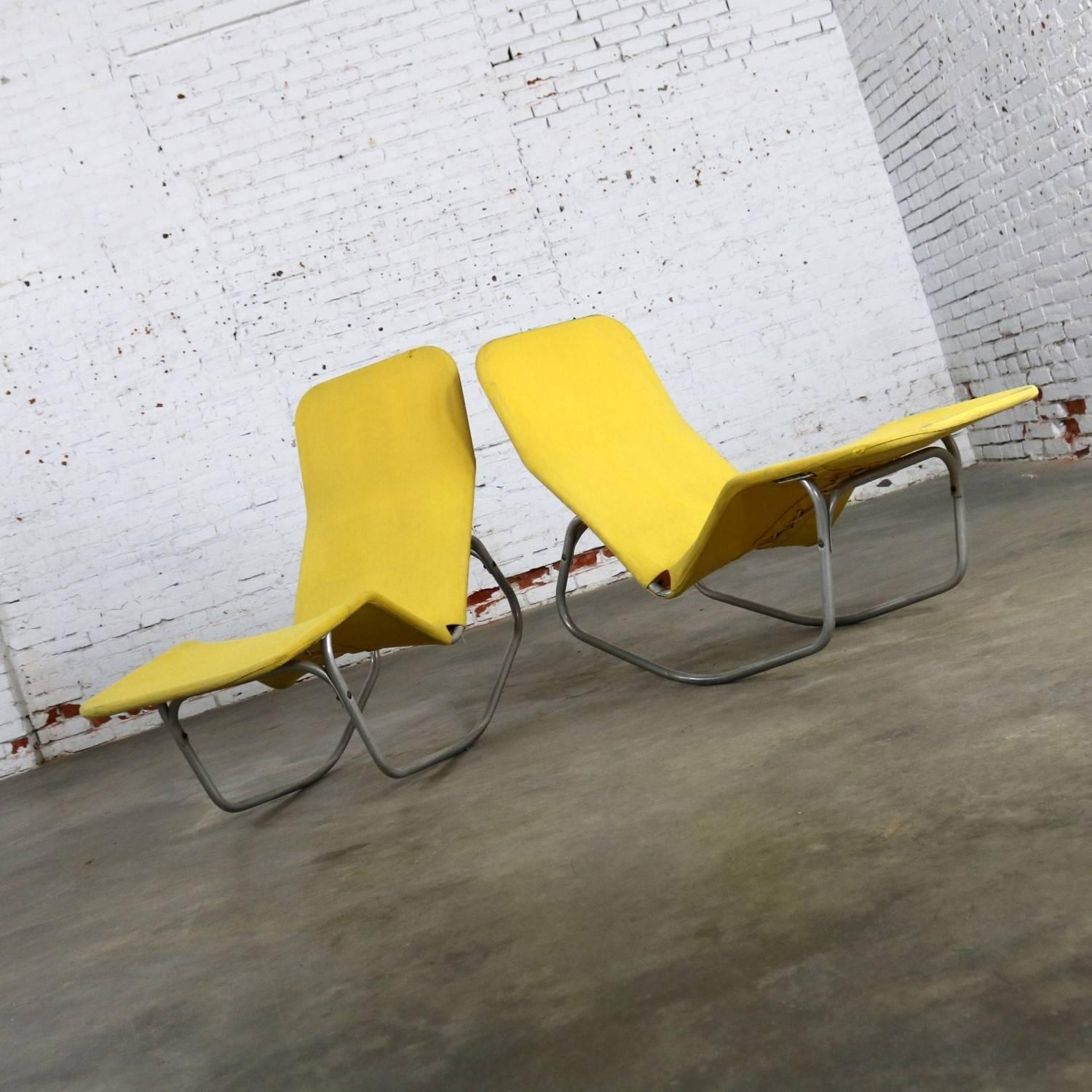 Mid-Century Modern Pair of Bartolucci-Waldheim Barwa Lounge Chairs Aluminium and Yellow Canvas