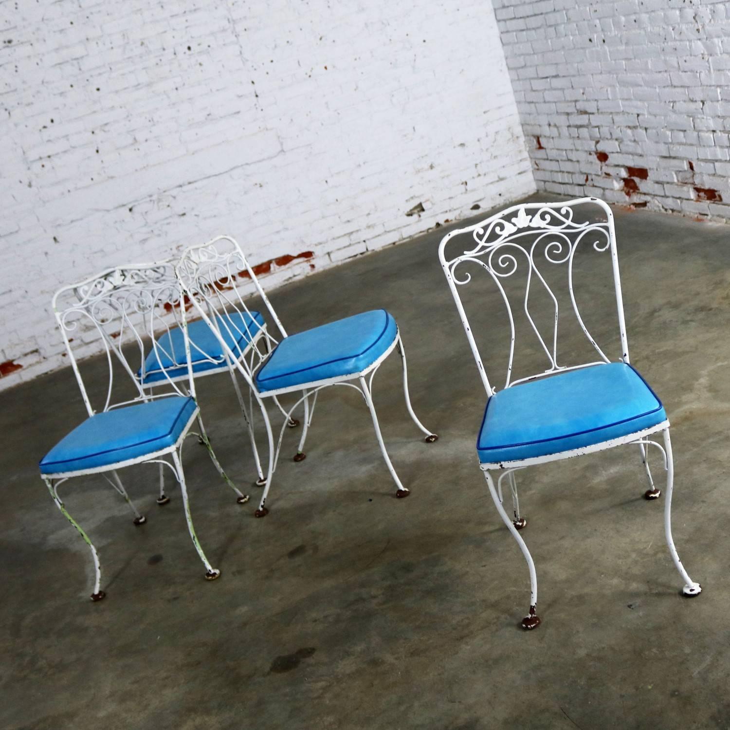 American Salterini Style Wrought Iron Patio Set Round Table Four Chairs Turquoise Seats