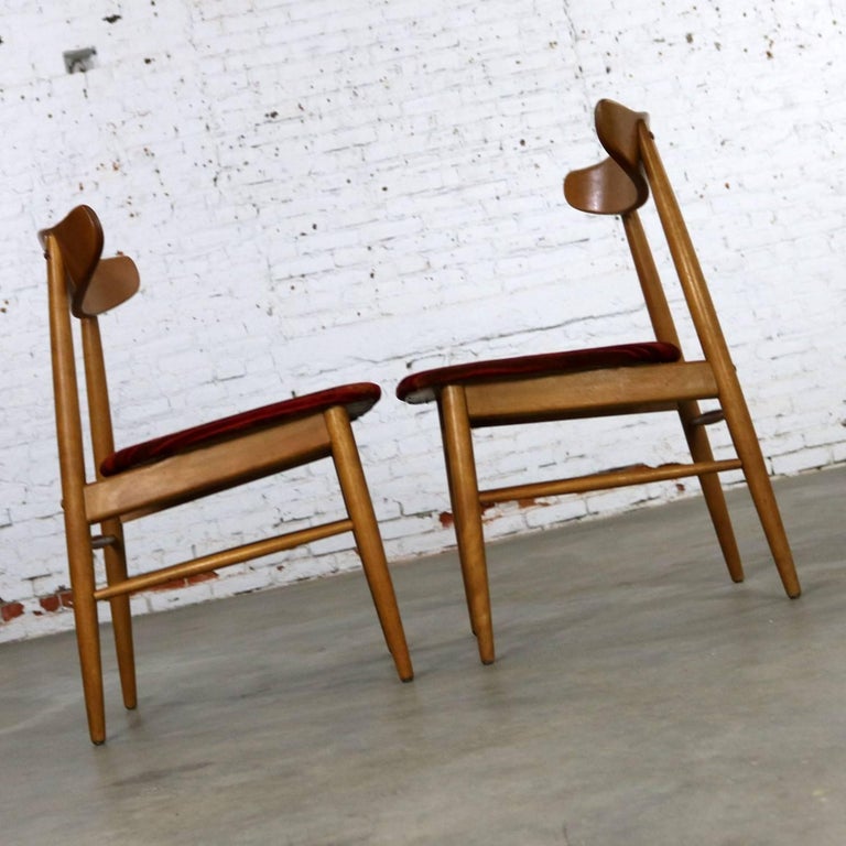 20th Century Pair of Mid-Century Modern Birchcraft Danish Style Side Chairs by Baumritter For Sale
