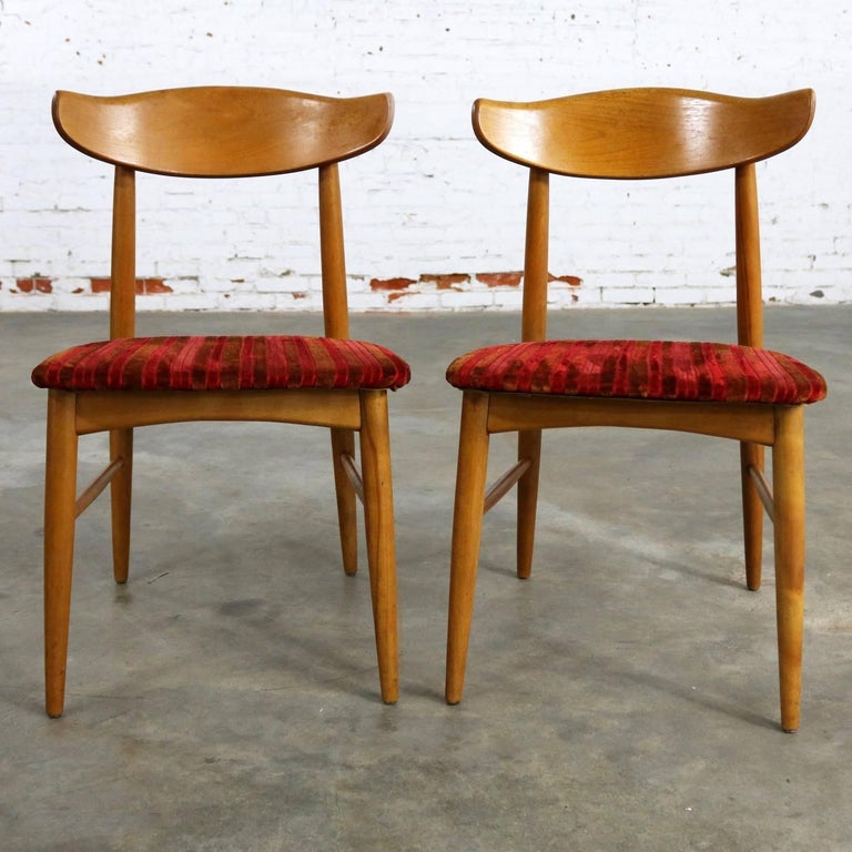 Striking pair of Mid-Century Modern side chairs from the Birchcraft collection by Baumritter and done in a Danish Modern style. These chairs are in wonderful vintage condition. They retain their original upholstery. There is a small nick in the top