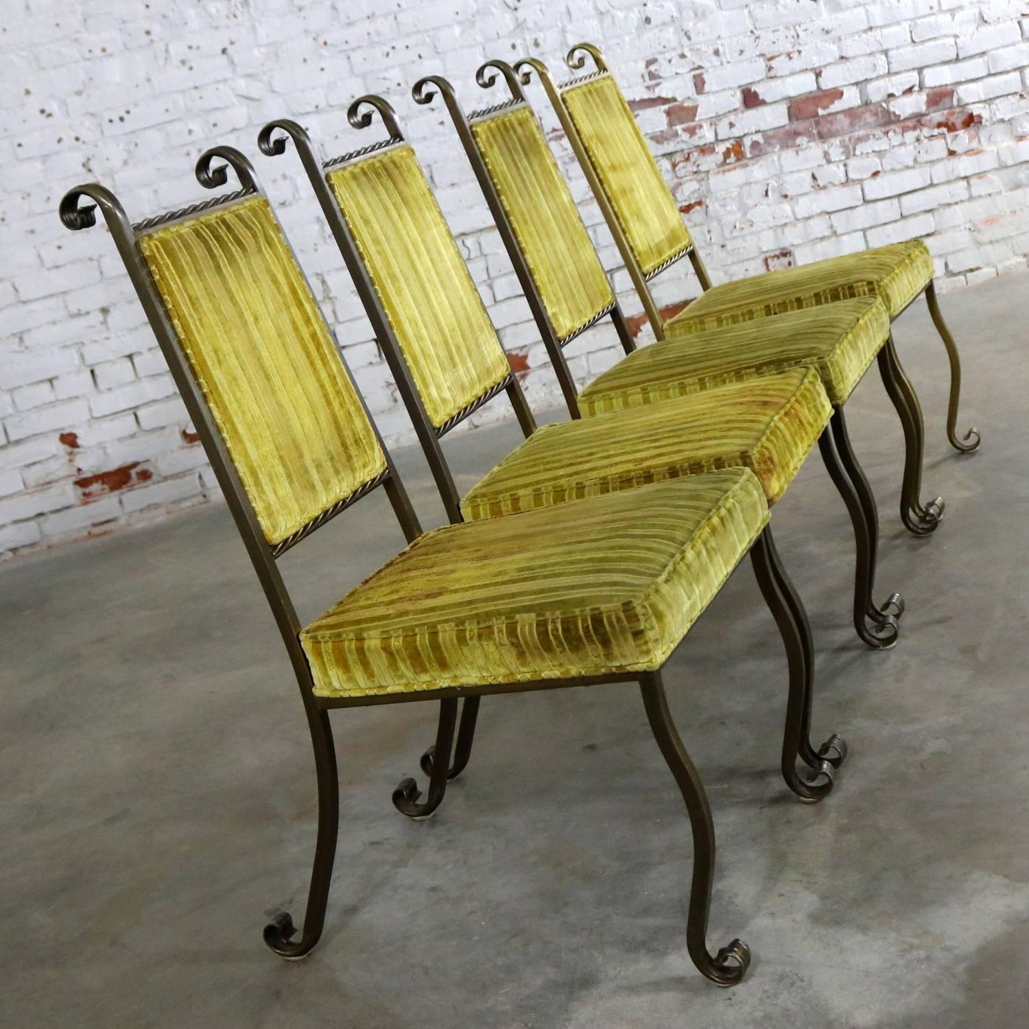 Américain Quatre chaises de salle à manger en fer forgé Hollywood Regency par Swirl Craft of Sun Valley en vente