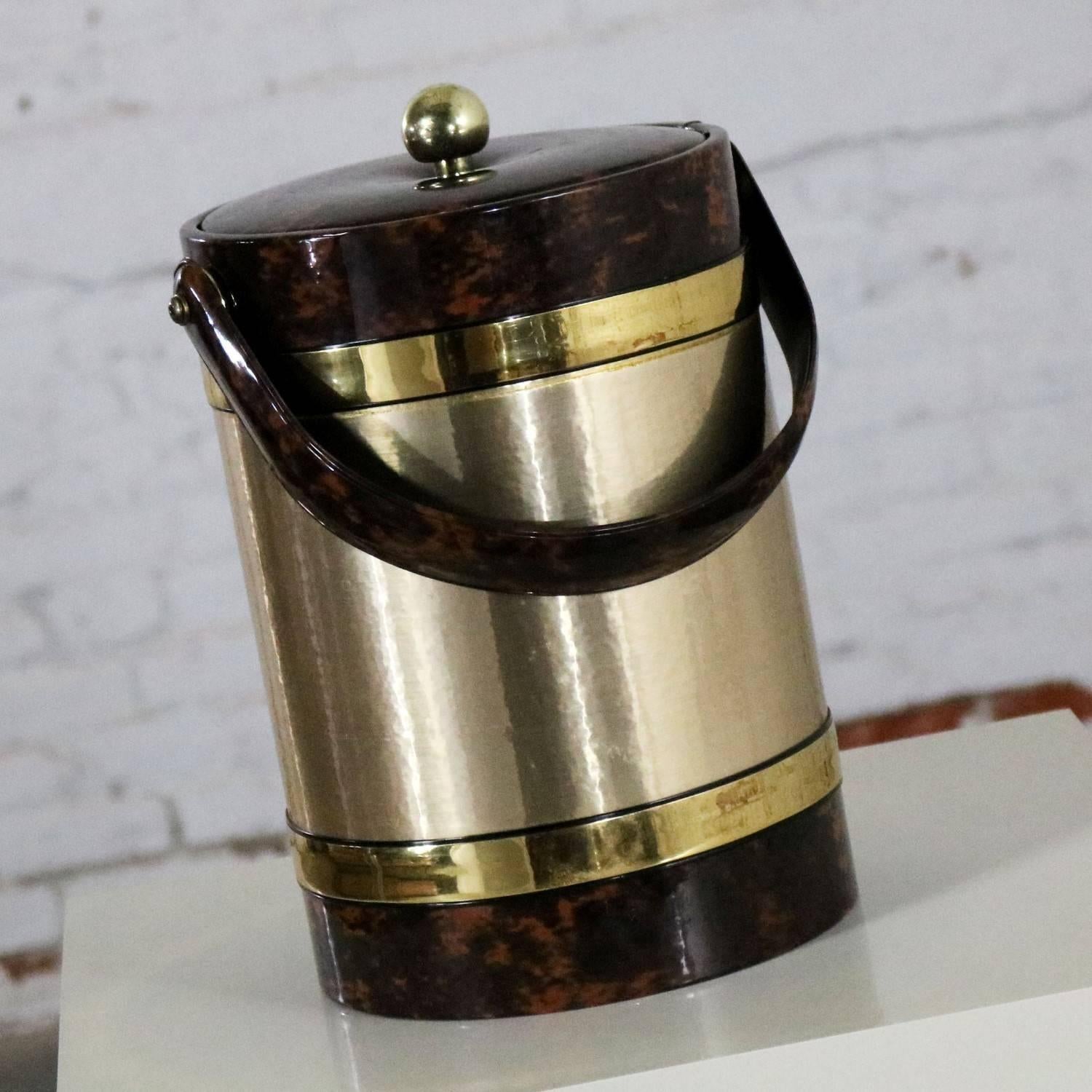 Handsome Mid-Century Modern ice bucket by George Briard in vinyl covering of gold and faux tortoiseshell. It is in wonderful vintage condition, clean inside, and ready to use. See photos, circa 1950s-1970s. 

We love this stately and sophisticated
