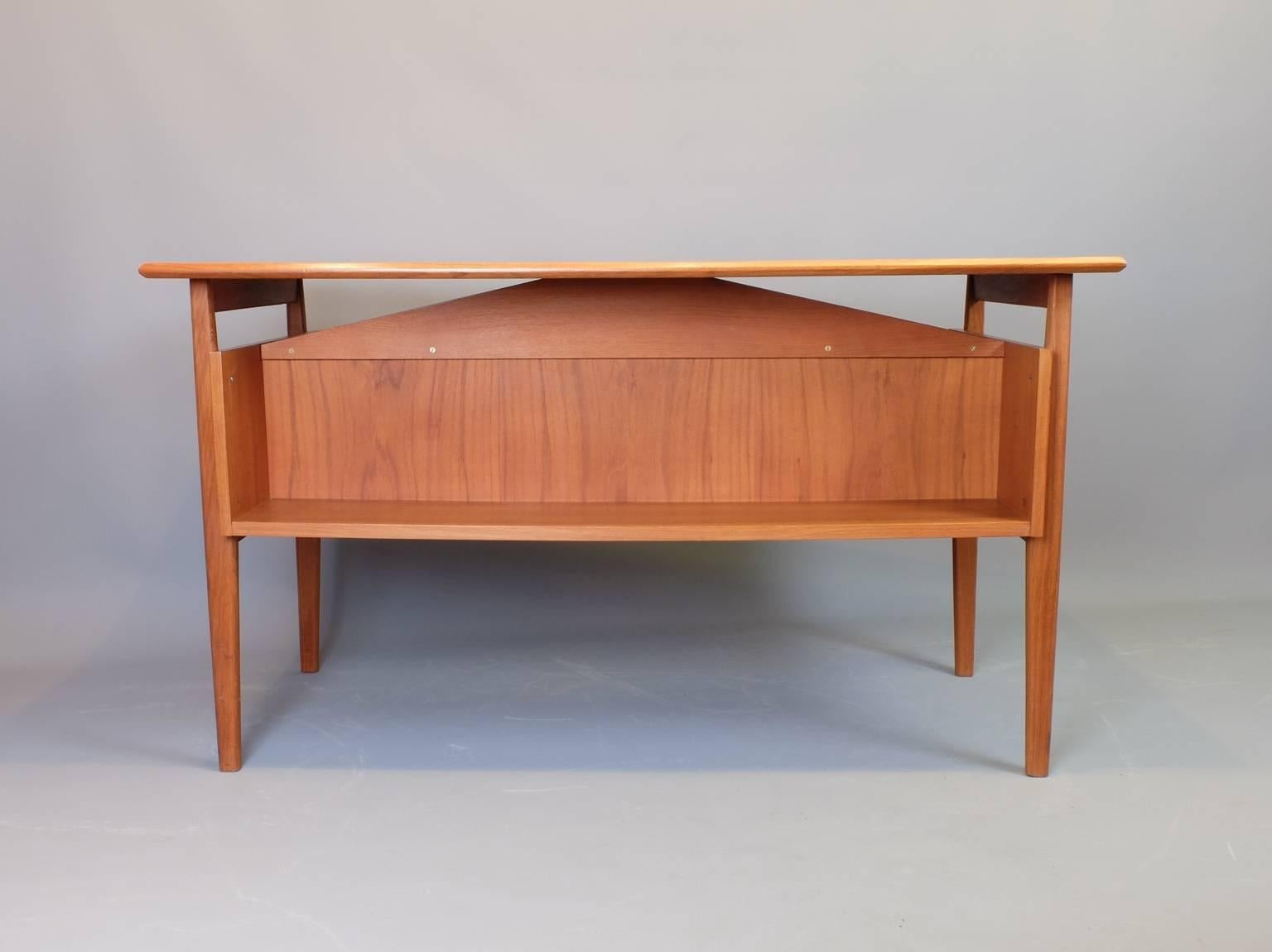 Gunnar Tibergaard teak desk, Danish, 1960s In Good Condition In London, GB