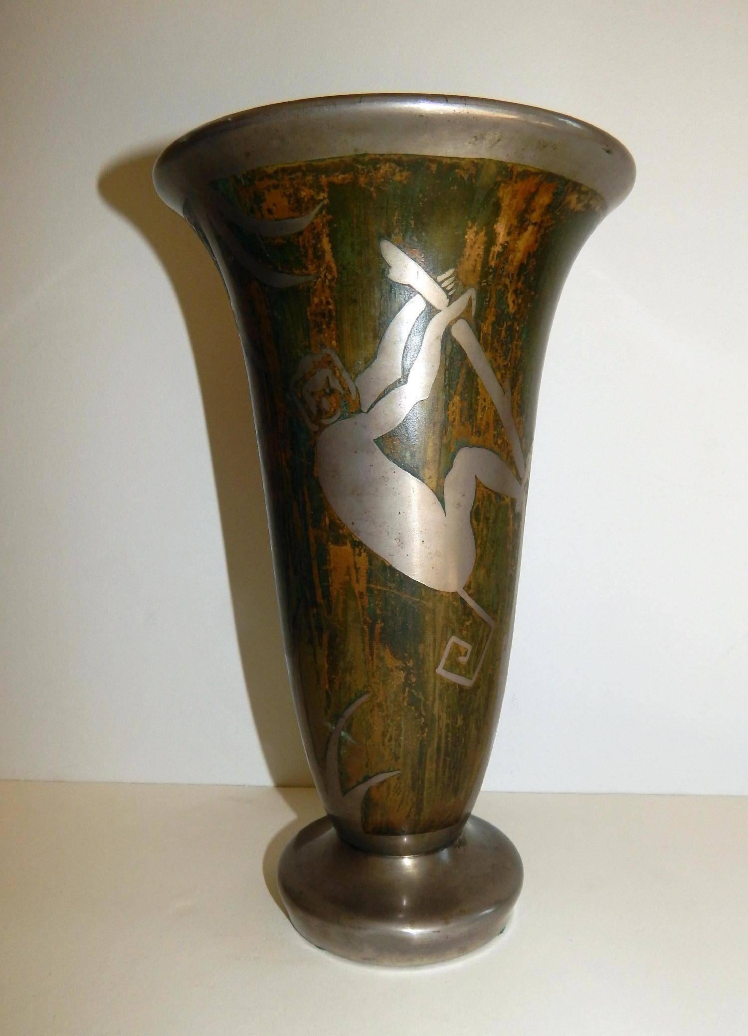 Französischer Art déco, Dinanderie-Vase aus Metall, mit George signiert im Zustand „Gut“ im Angebot in Phoenix, AZ