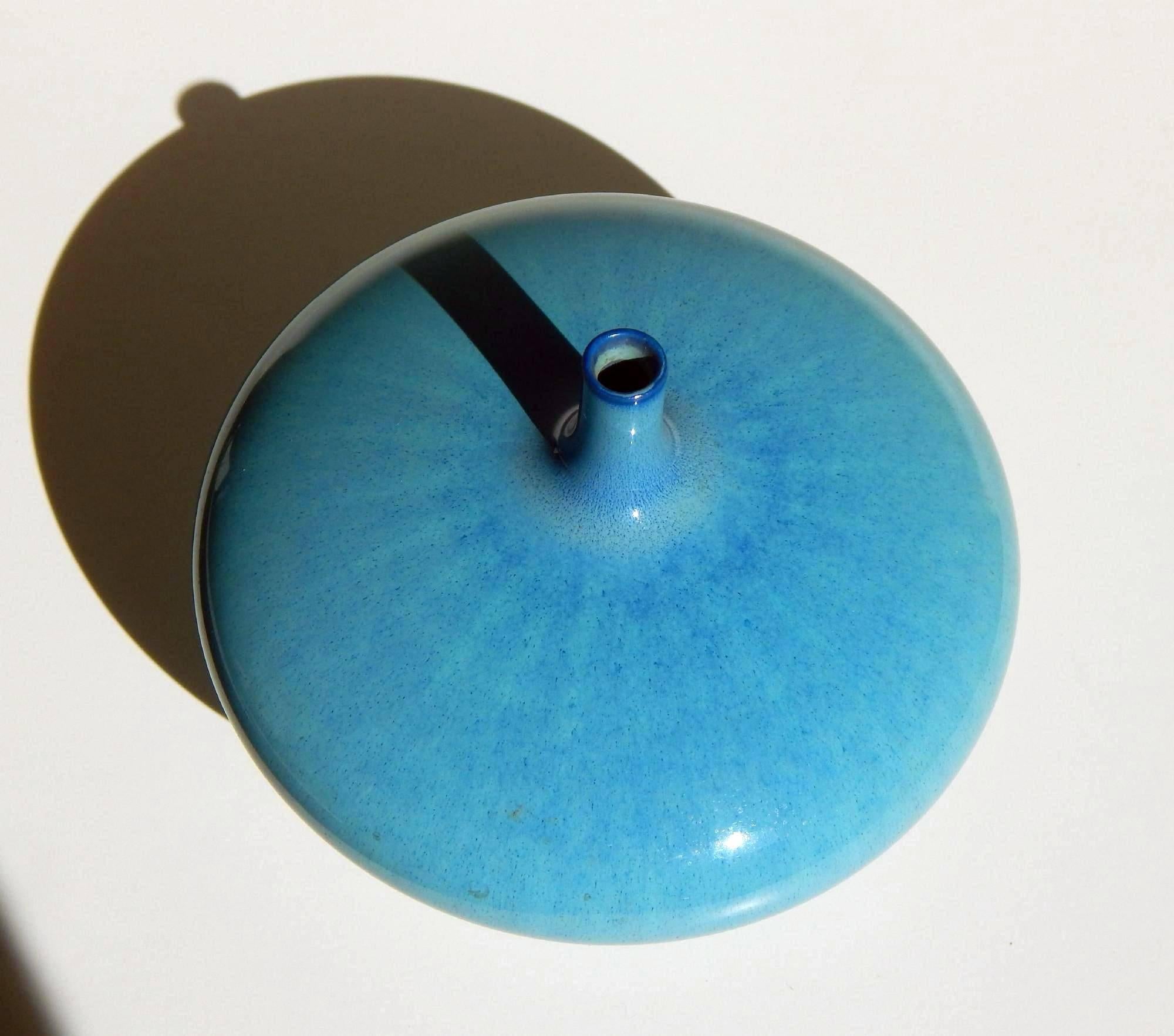Mid-Century moderno Berndt Friberg Vaso di erba fine con smalto blu, 1965 in vendita