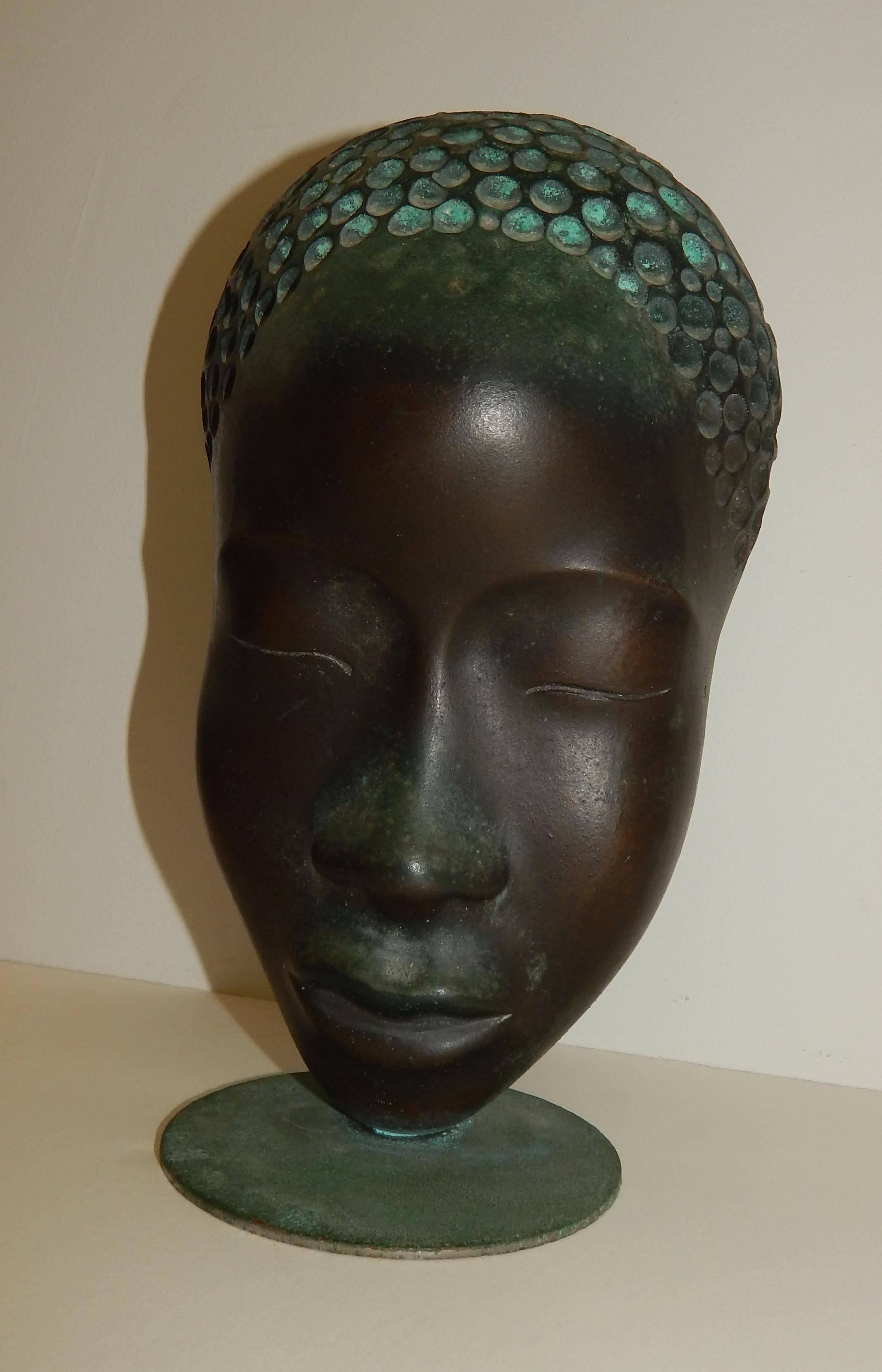Hagenauer African woman, portrait in bronze. Beautiful patina.
Black subject. Marked Atelier Hagenauer Wien, Made in Austria.
Measures: 9