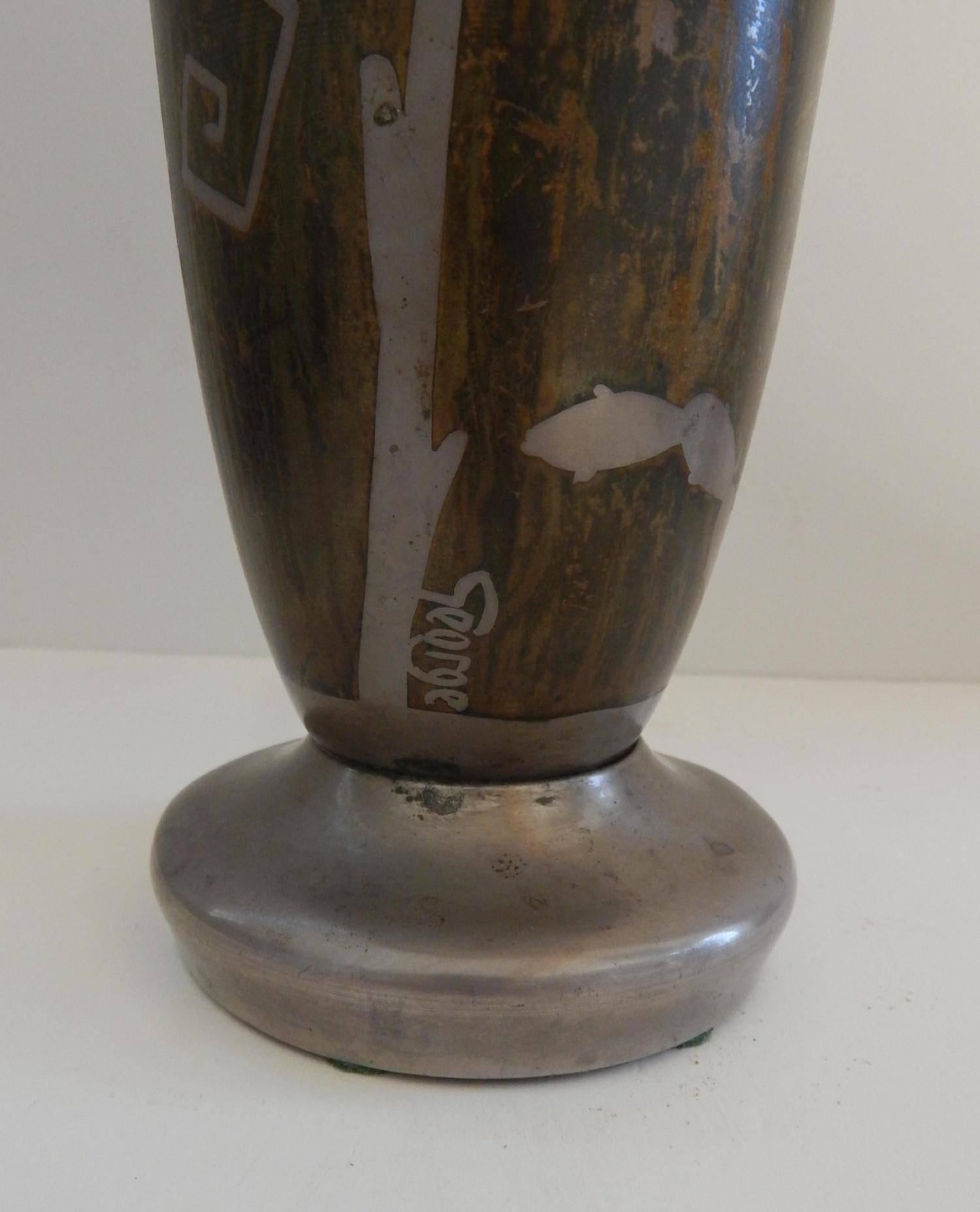 Französischer Art déco, Dinanderie-Vase aus Metall, mit George signiert (20. Jahrhundert) im Angebot