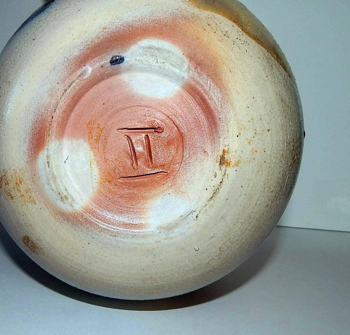 Large Toshiko Takaezu Studio Ceramic Moon Pot with Rattle In Excellent Condition In Phoenix, AZ