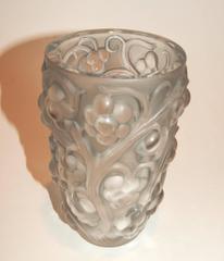 R. Lalique "Raisins" or Grapes with Vines Glass Vase, 1928