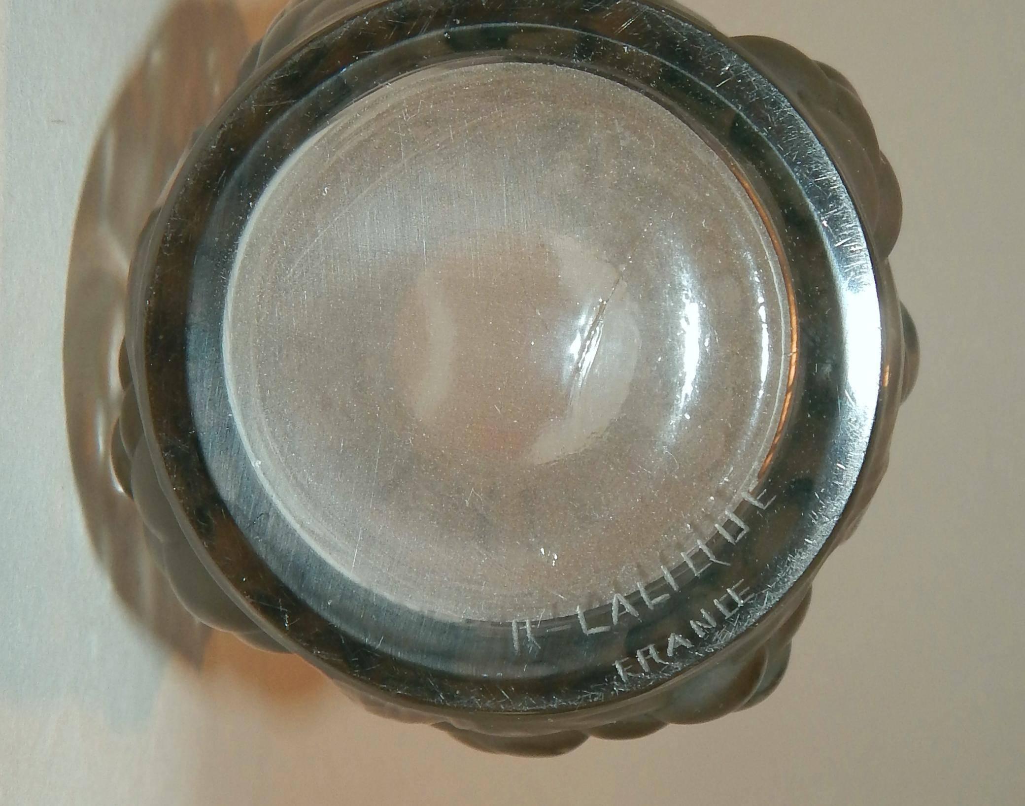 Français Vase « Rainis » ou raisins avec vignes en verre de R. Lalique, 1928 en vente