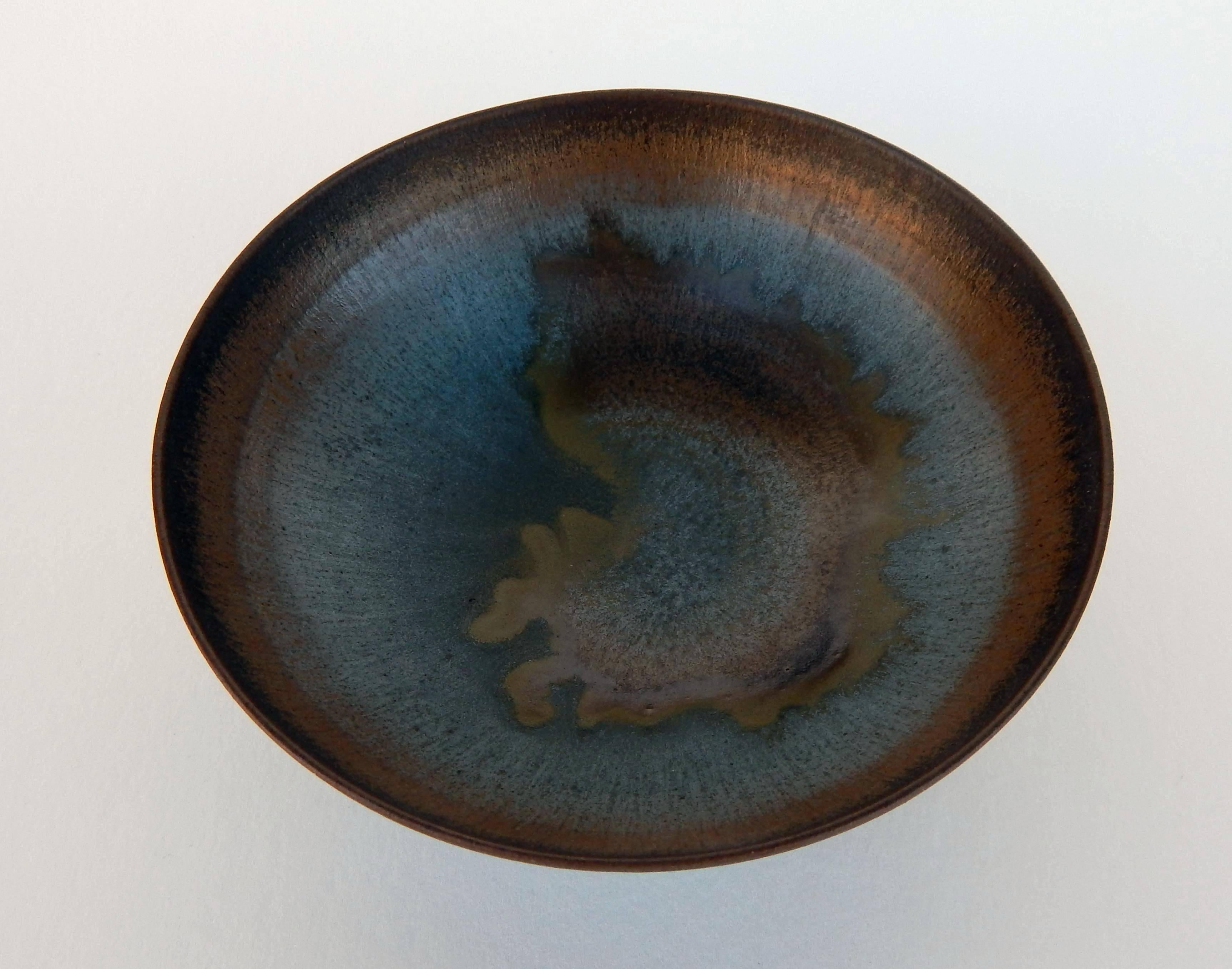 Mid-Century Modern Studio Pottery bowl by the Natzlers.
Beautiful piece in mint condition measures 1.5