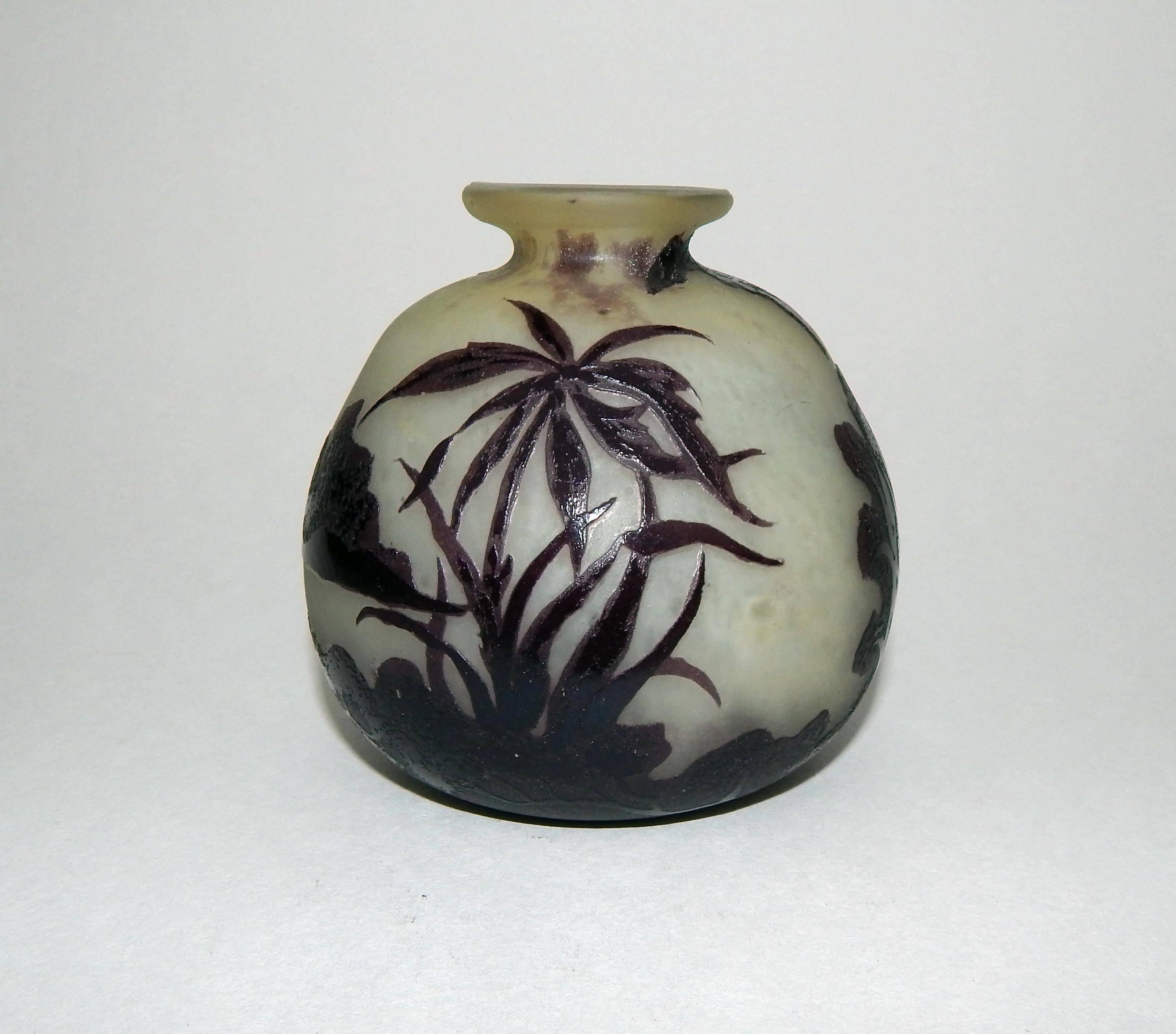 Galle French Cameo Glass Cabinet Vase, Scenic In Excellent Condition For Sale In Phoenix, AZ