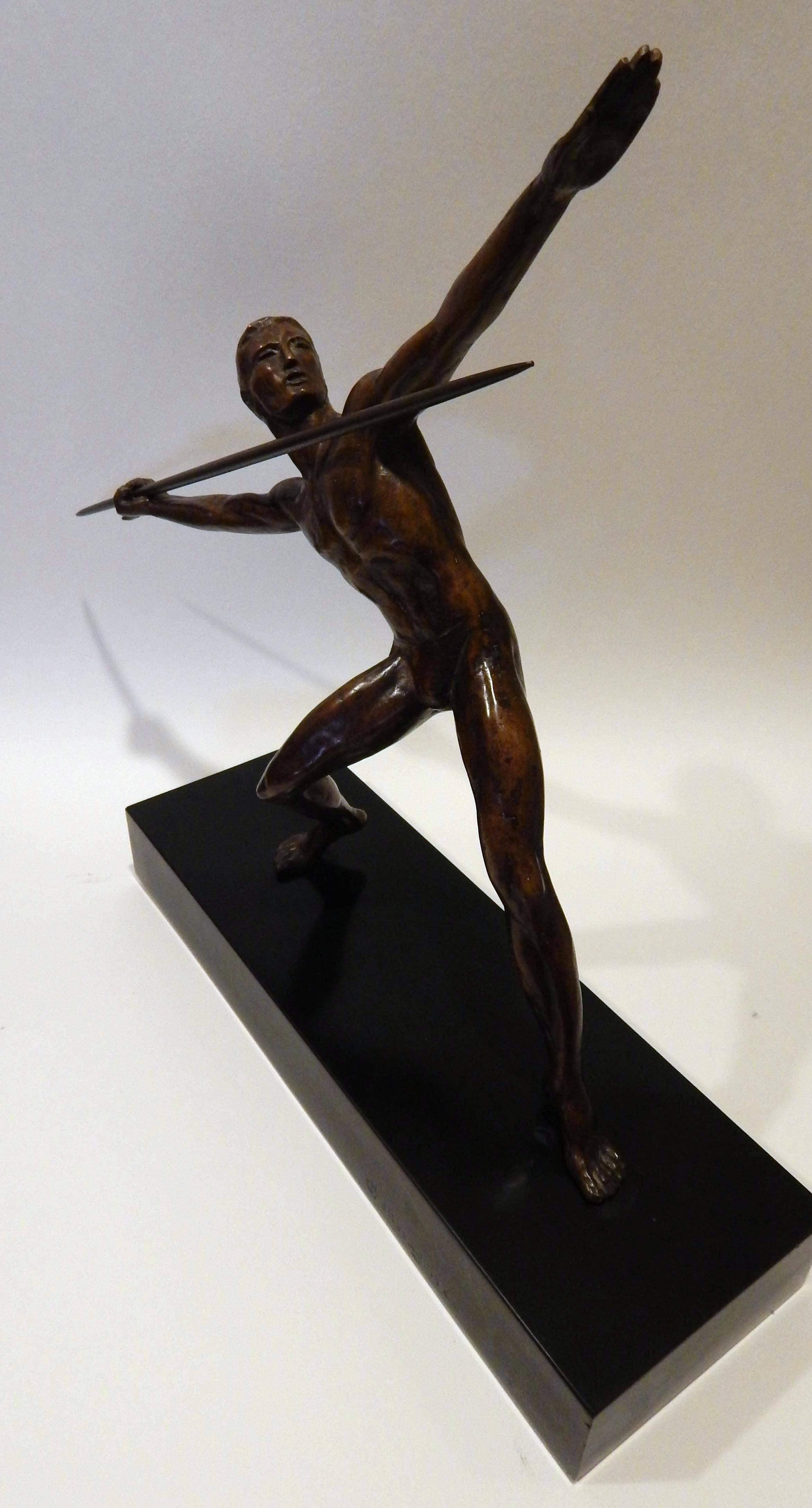 athlete sculpture