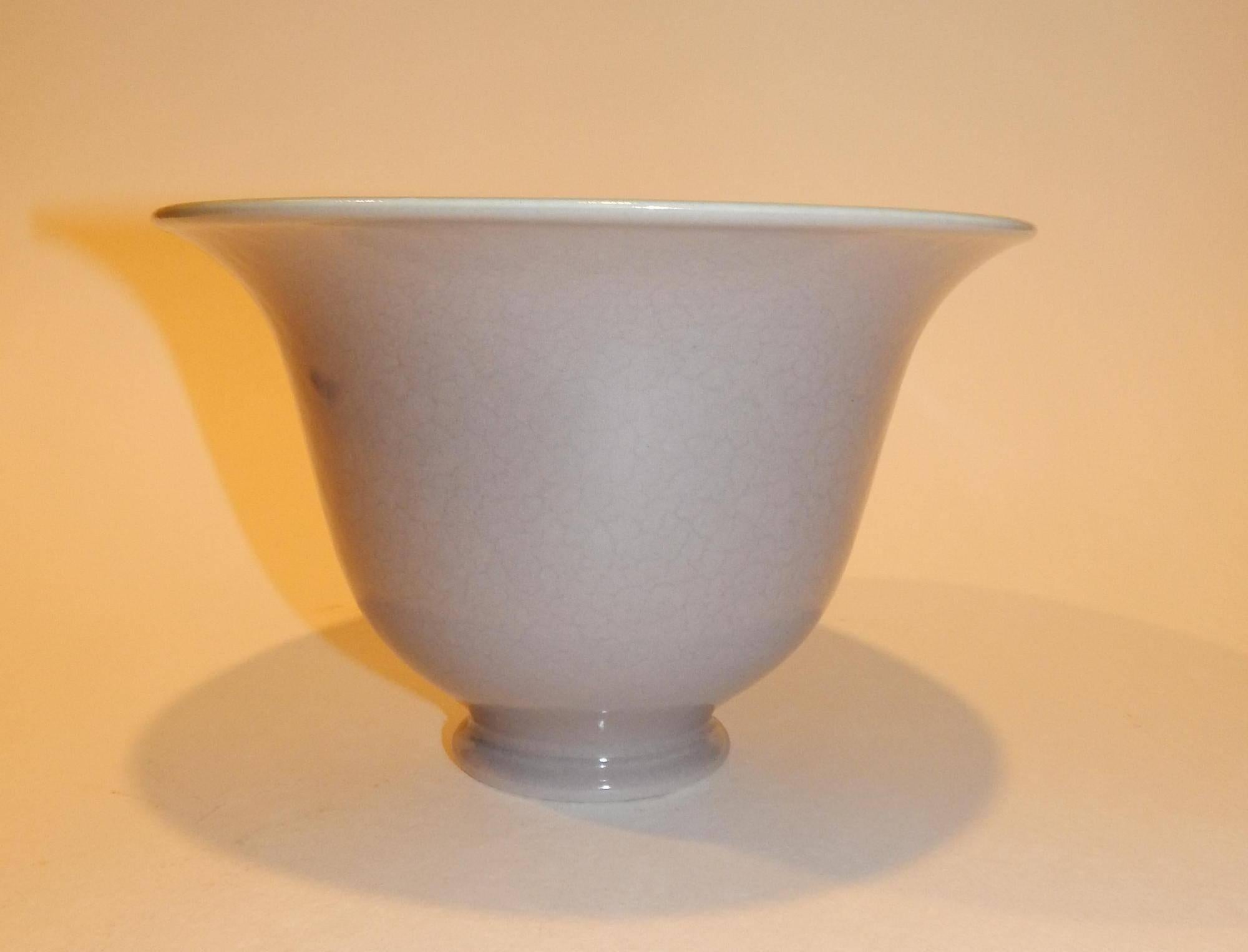 Beautiful design - rookwood flared bowl.
Measures: 5