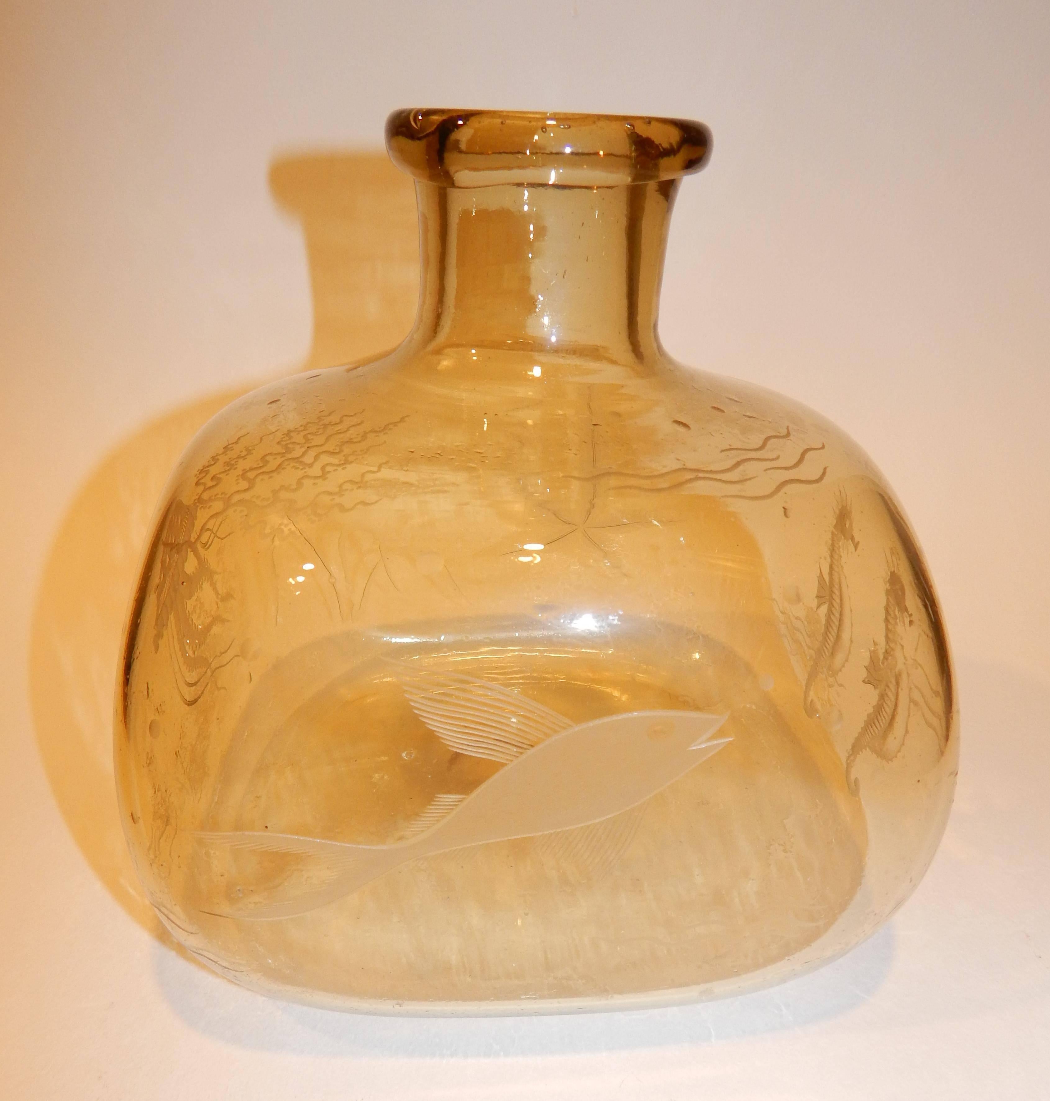 Grande paire de vases rares en verre soufflé de style moderne, années 1940, motifs aquatiques et floraux Excellent état - En vente à Phoenix, AZ