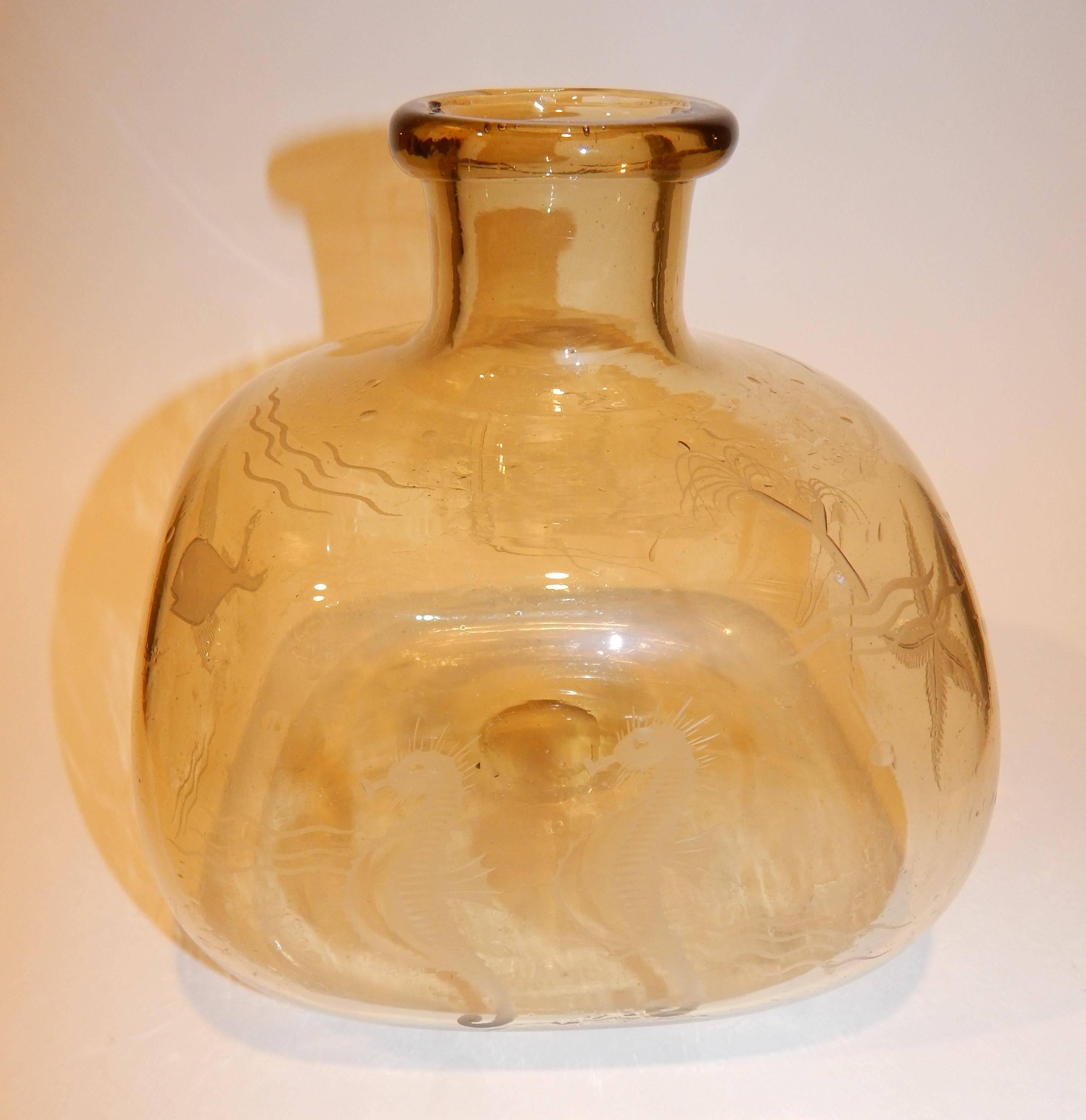 20ième siècle Grande paire de vases rares en verre soufflé de style moderne, années 1940, motifs aquatiques et floraux en vente