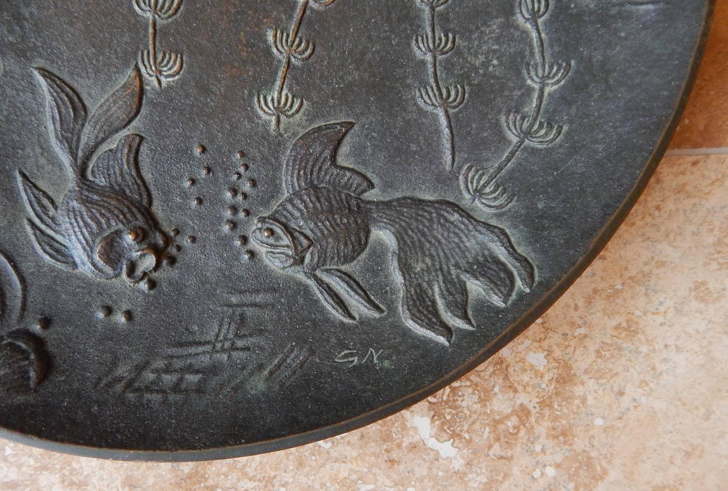 Dekoplakette aus Bronze mit Fischmotiv von Gunnar Nylund, Schweden im Zustand „Hervorragend“ im Angebot in Phoenix, AZ