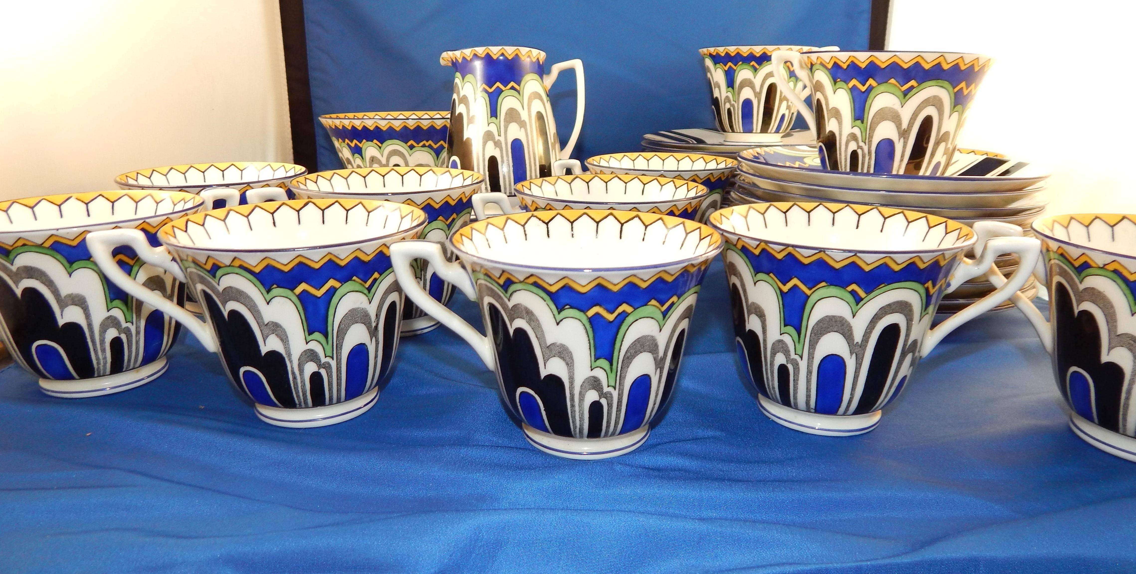 Beautifully Deco English Porcelaine Moderne Tea Set - 39 Pieces Adderley Ware  In Good Condition In Phoenix, AZ