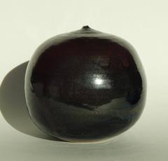 Important Studio Potter Toshiko Takaezu, Moon Pot with Rattle
