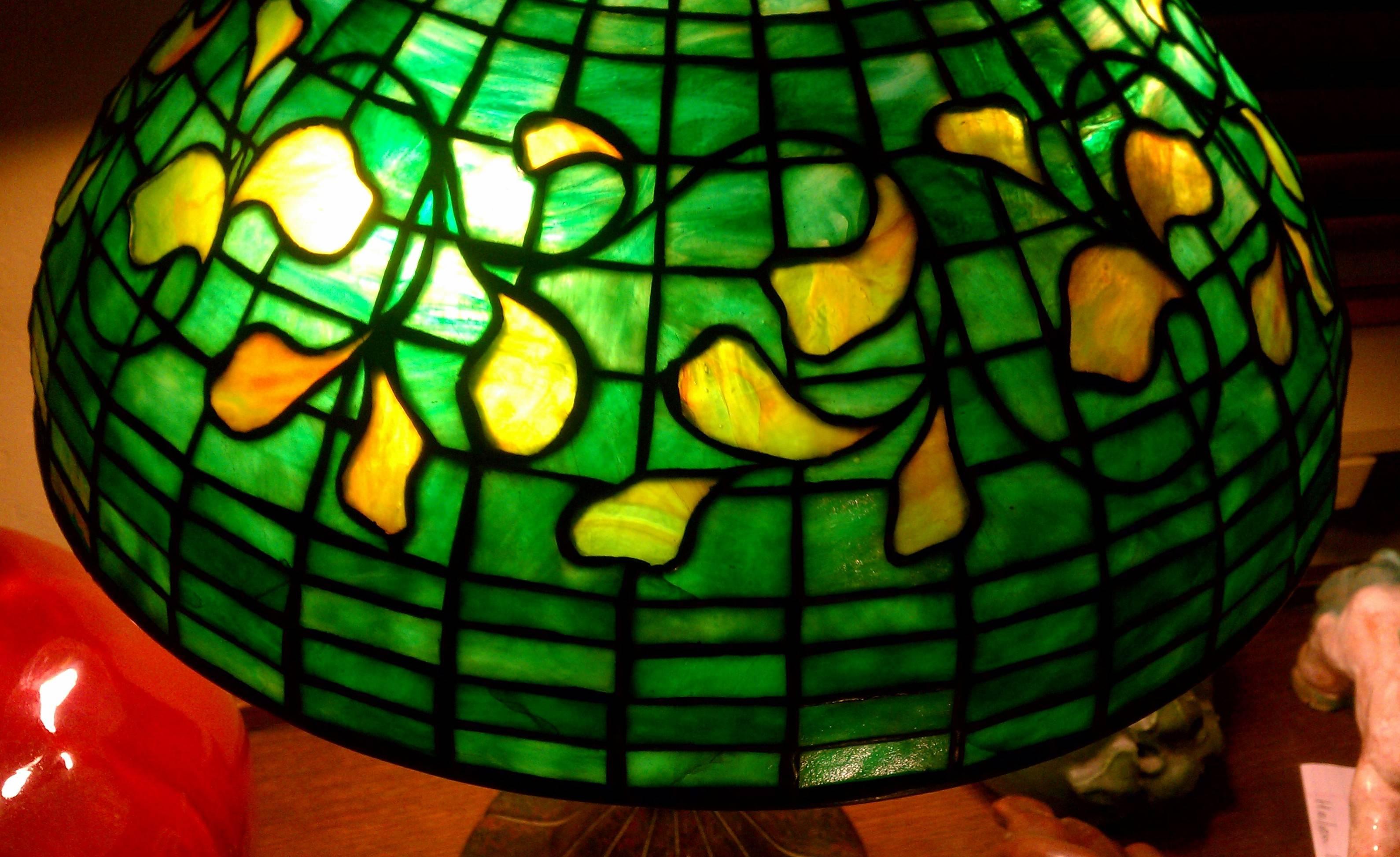 Art Nouveau Rare Tiffany Table Lamp in Swirling Leaf Pattern