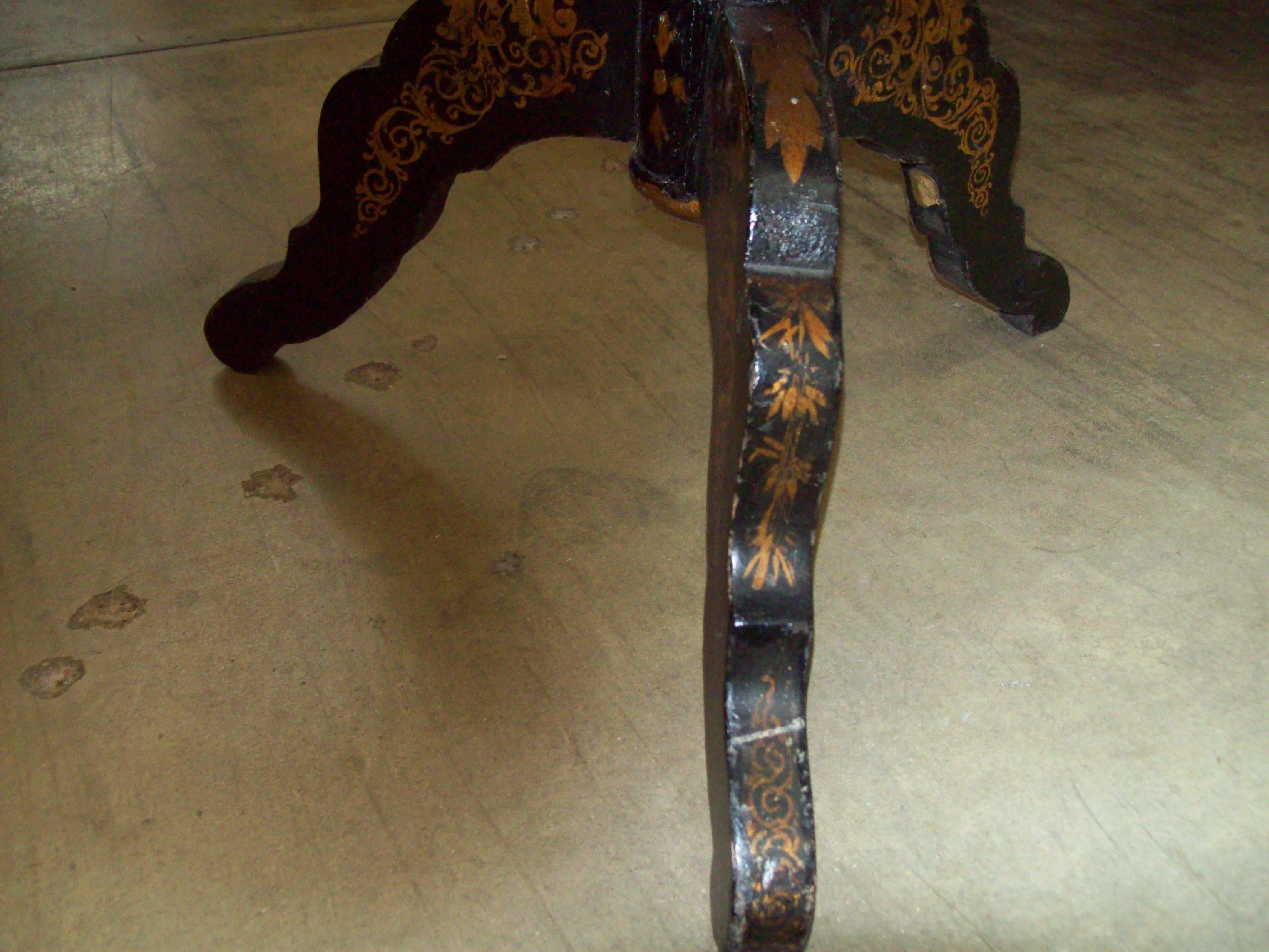 19th Century Chinoiserie English Lacquered Table 2