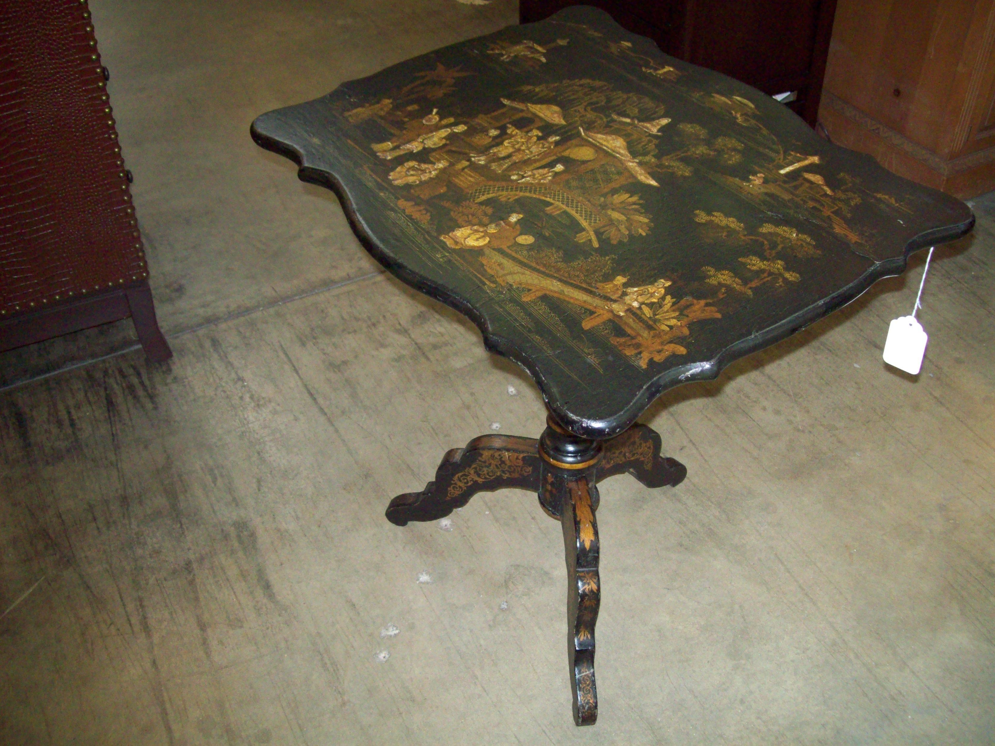 19th Century Chinoiserie English Lacquered Table In Good Condition In Chicago, IL