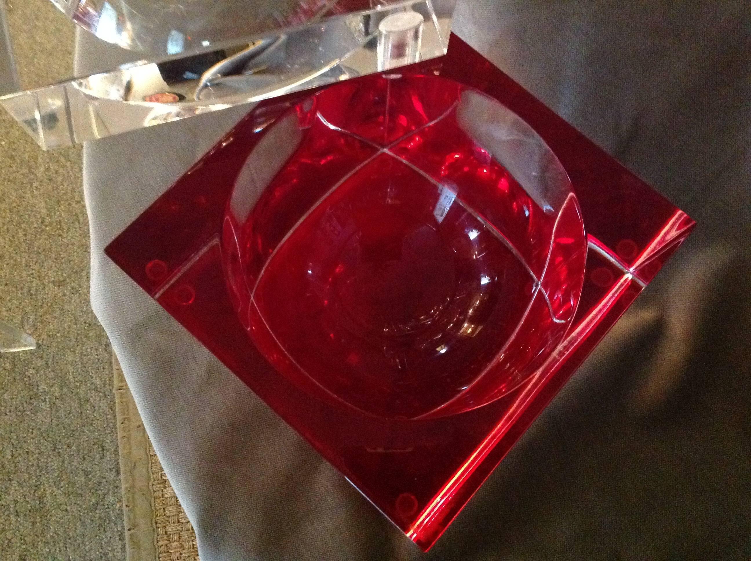 Mid-Century Red and Clear Cube Form Lucite Ice Bucket In Good Condition For Sale In Chicago, IL