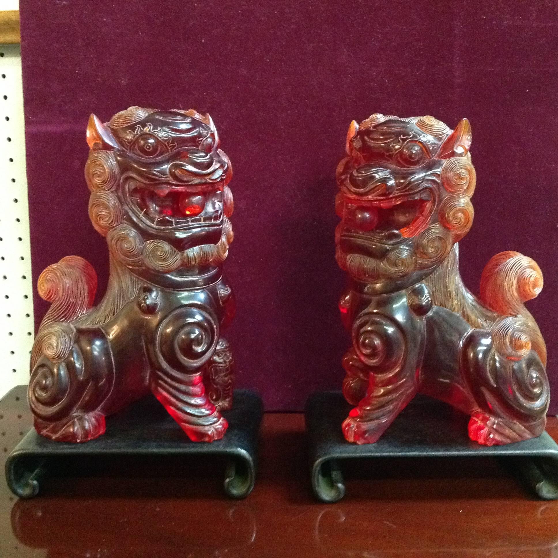 Reclaimed Wood Pair of Mid-20th Century Hand-Carved Chinese Reconstituted Amber Foo Lions For Sale