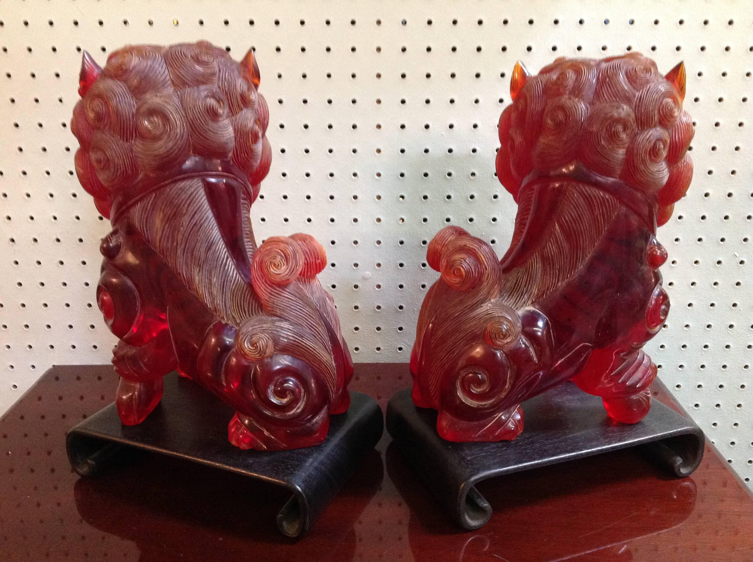 Pair of Mid-20th Century Hand-Carved Chinese Reconstituted Amber Foo Lions For Sale 4