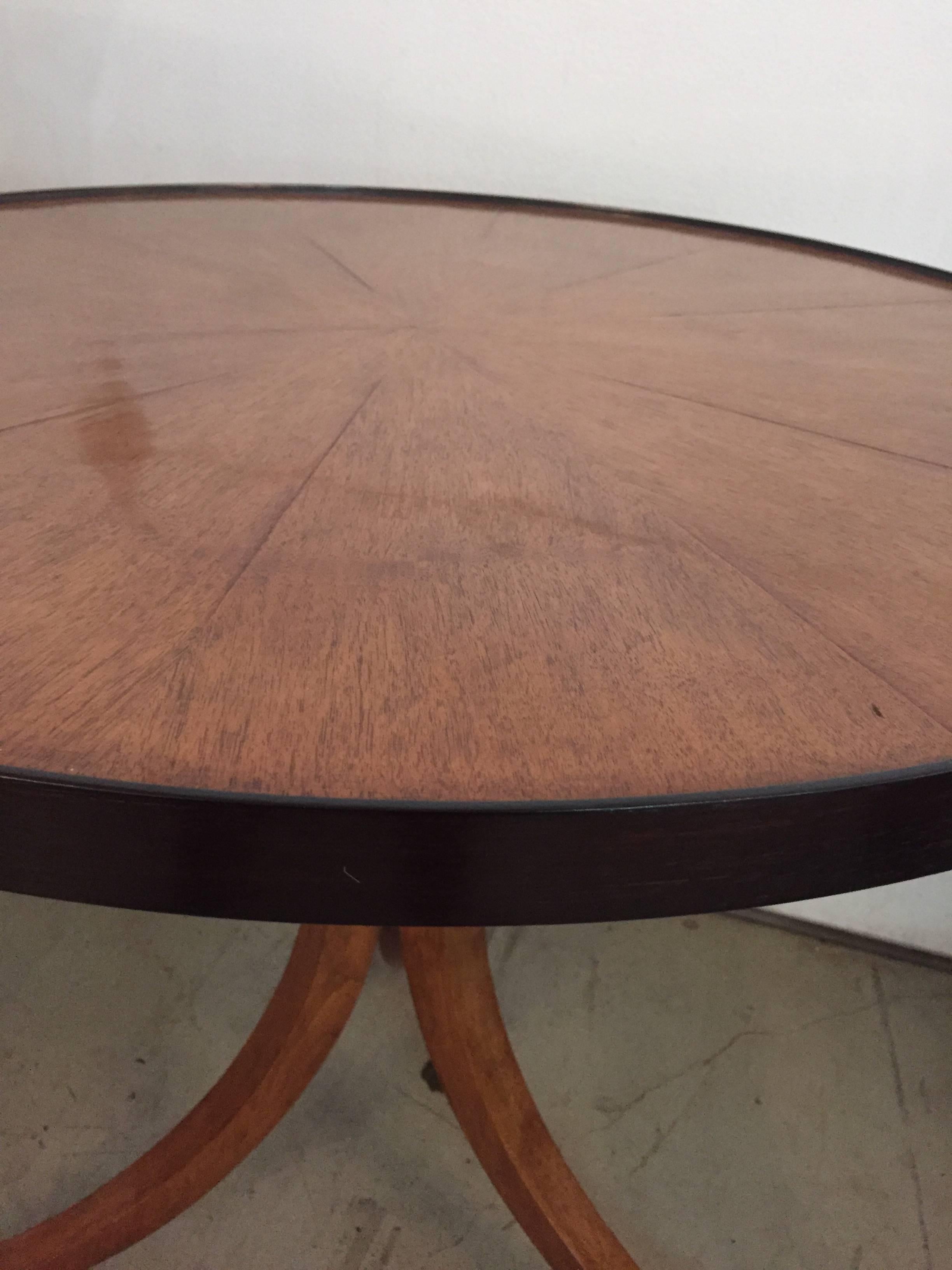 Contemporary Dessin Fournir Foyer or Side Table