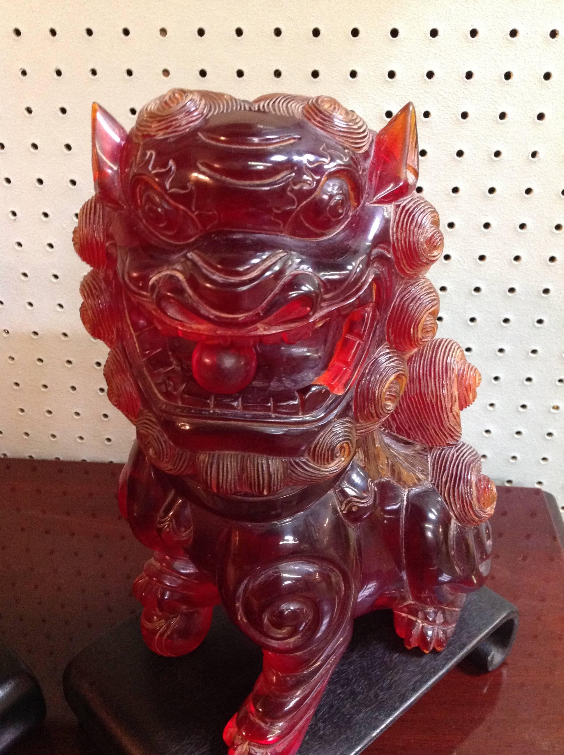 Pair of Mid-20th Century Hand-Carved Chinese Reconstituted Amber Foo Lions For Sale 2