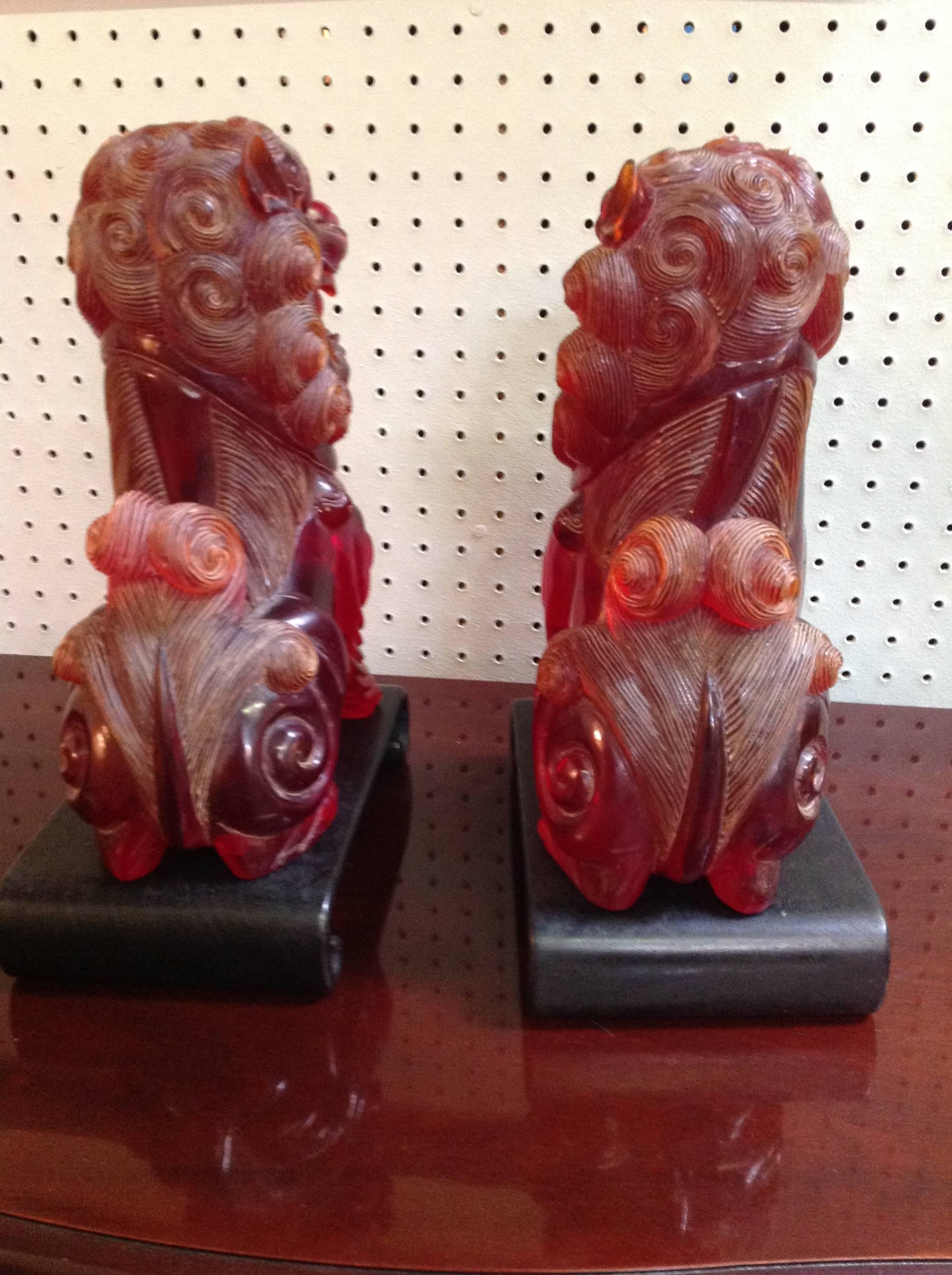 Pair of Mid-20th Century Hand-Carved Chinese Reconstituted Amber Foo Lions For Sale 3