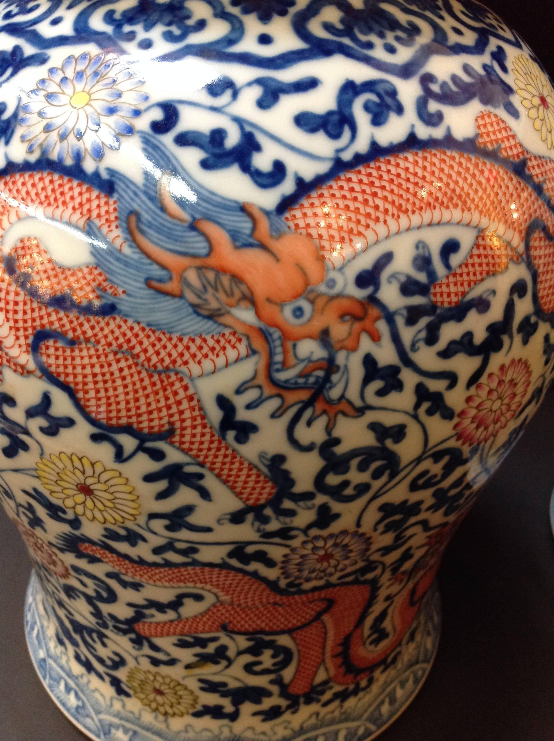 Enameled Pair of Mid-19th Century Chinese Temple Jars For Sale