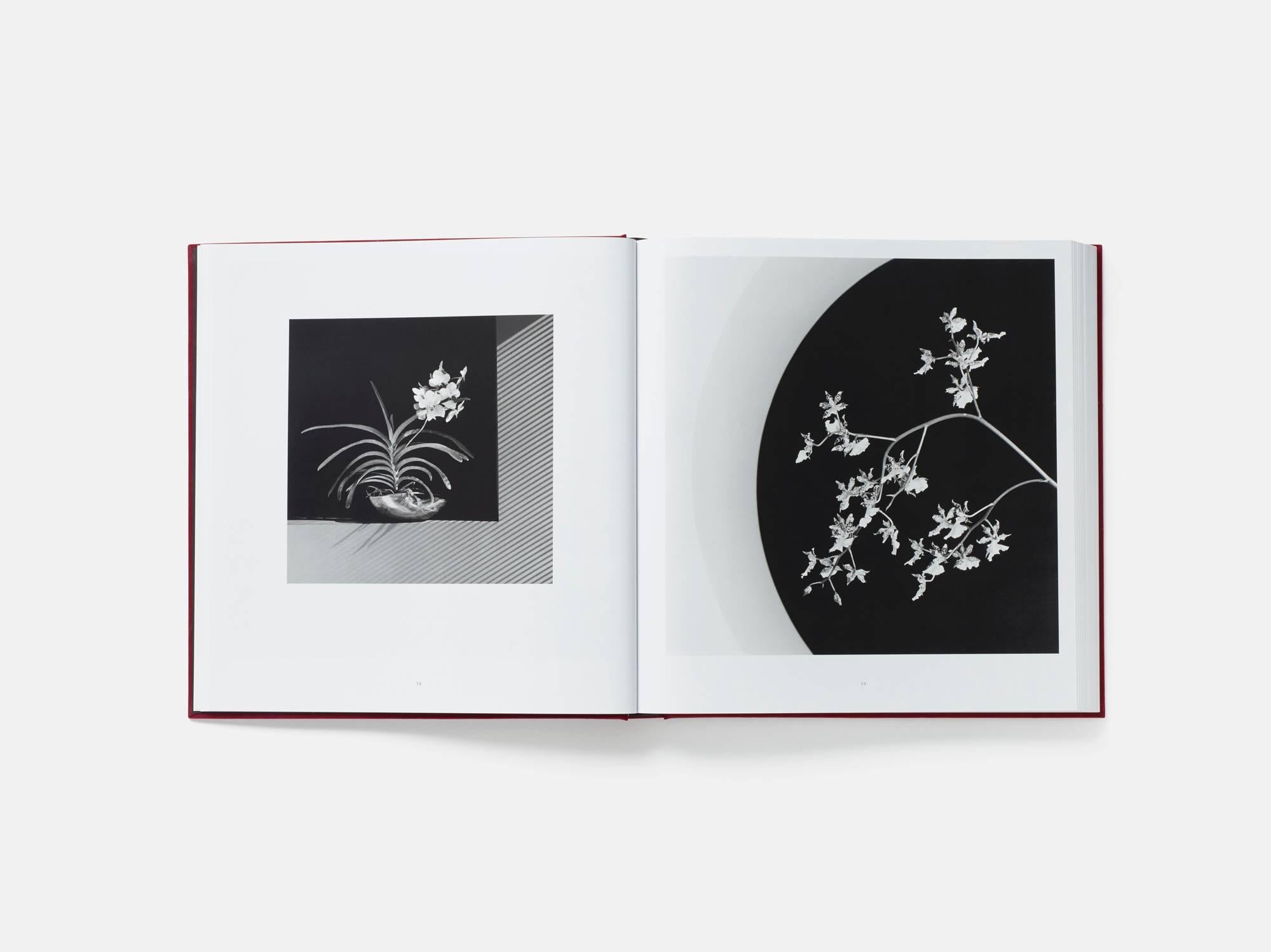 The definitive collection of Robert Mapplethorpe's flower photographs.

Robert Mapplethorpe (1946–1989) is one of the 20th century's most important artists, known for his groundbreaking and provocative work. He studied painting, drawing, and