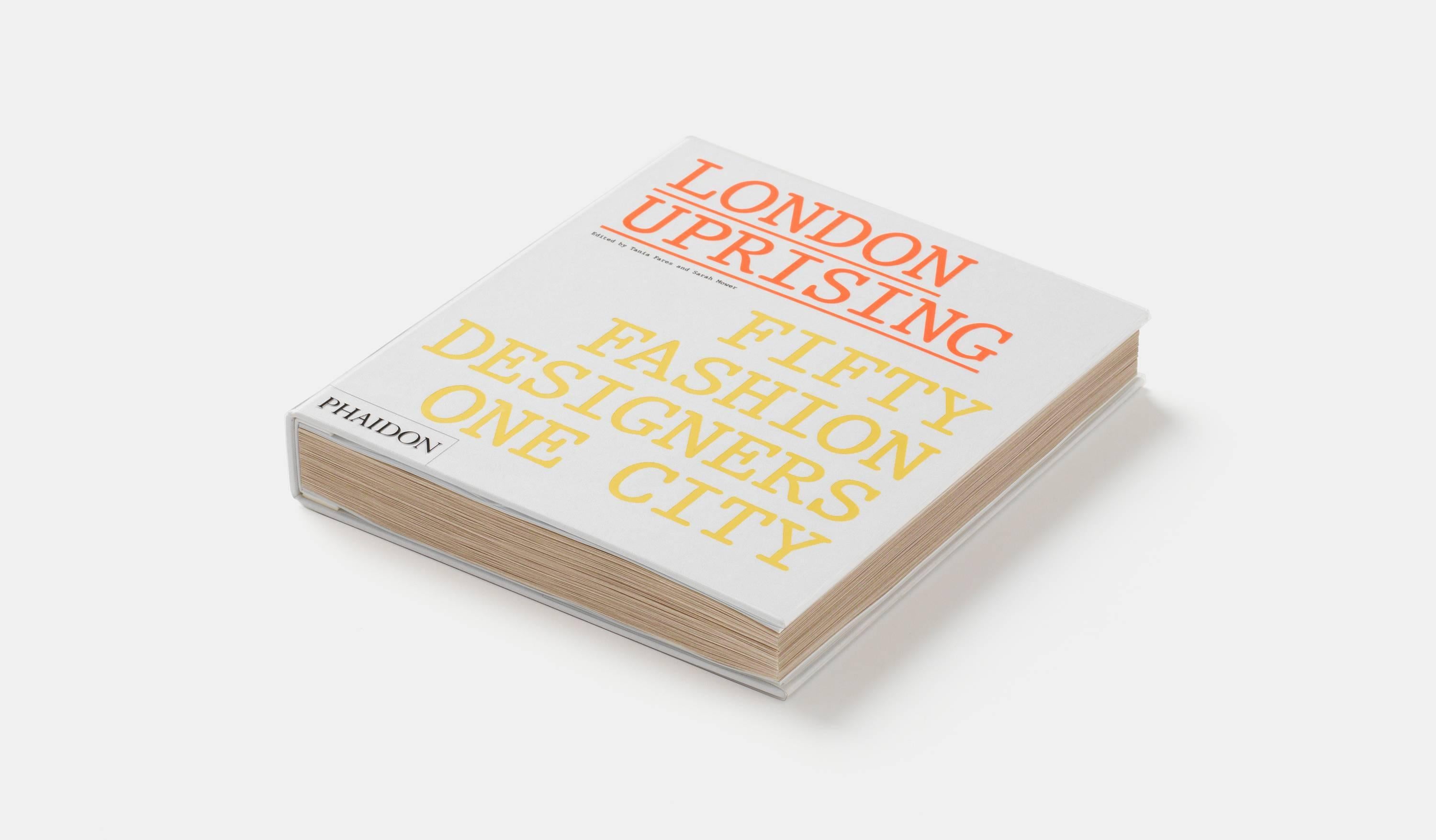 London Uprising-Fifty Fashion Designers (Quatre créateurs de mode de Londres), livre unique Neuf - En vente à New York City, NY