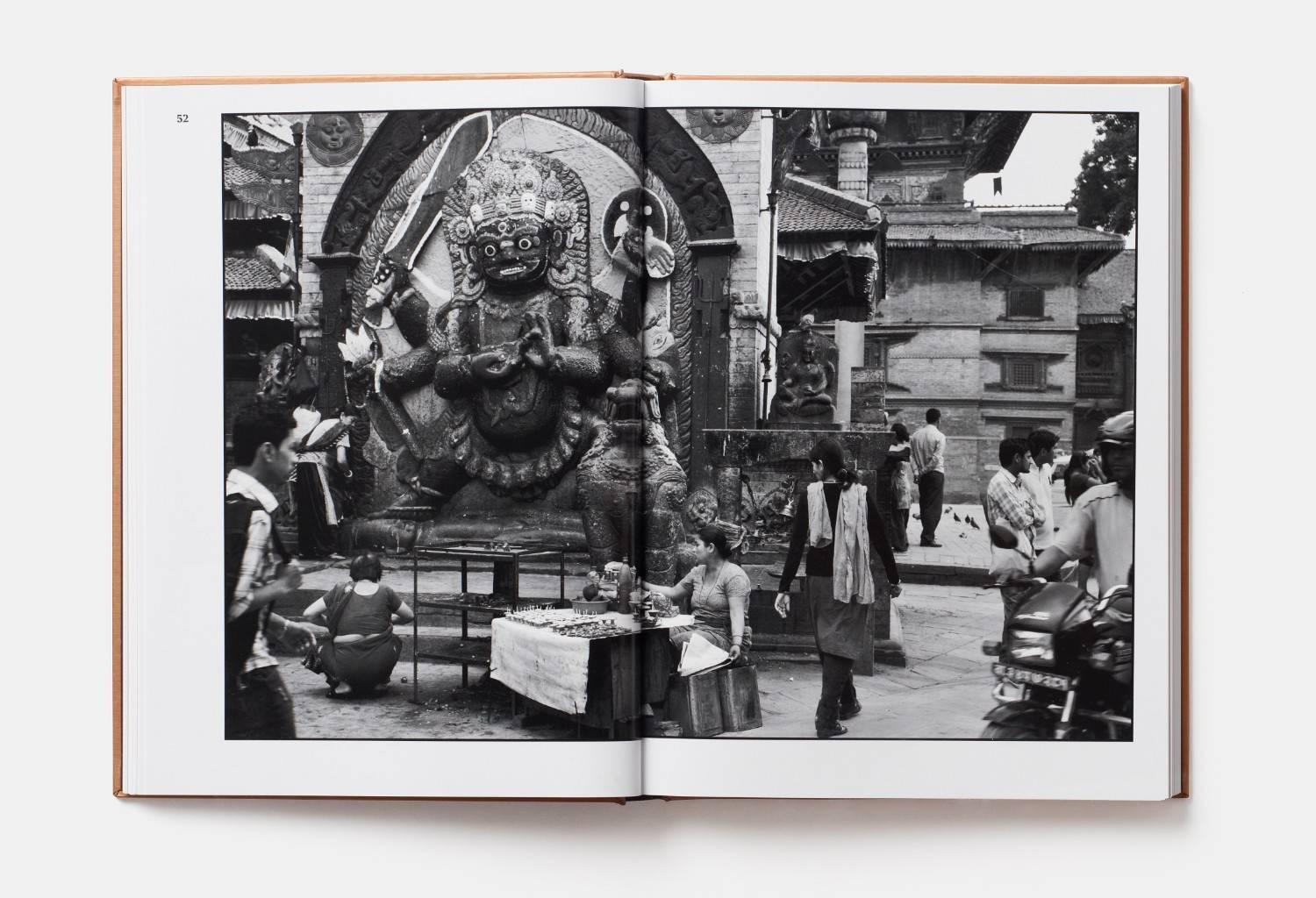 Abbas - Gods I've Seen, Travels Among Hindus Magnum Photographie Buch im Zustand „Neu“ im Angebot in New York, NY