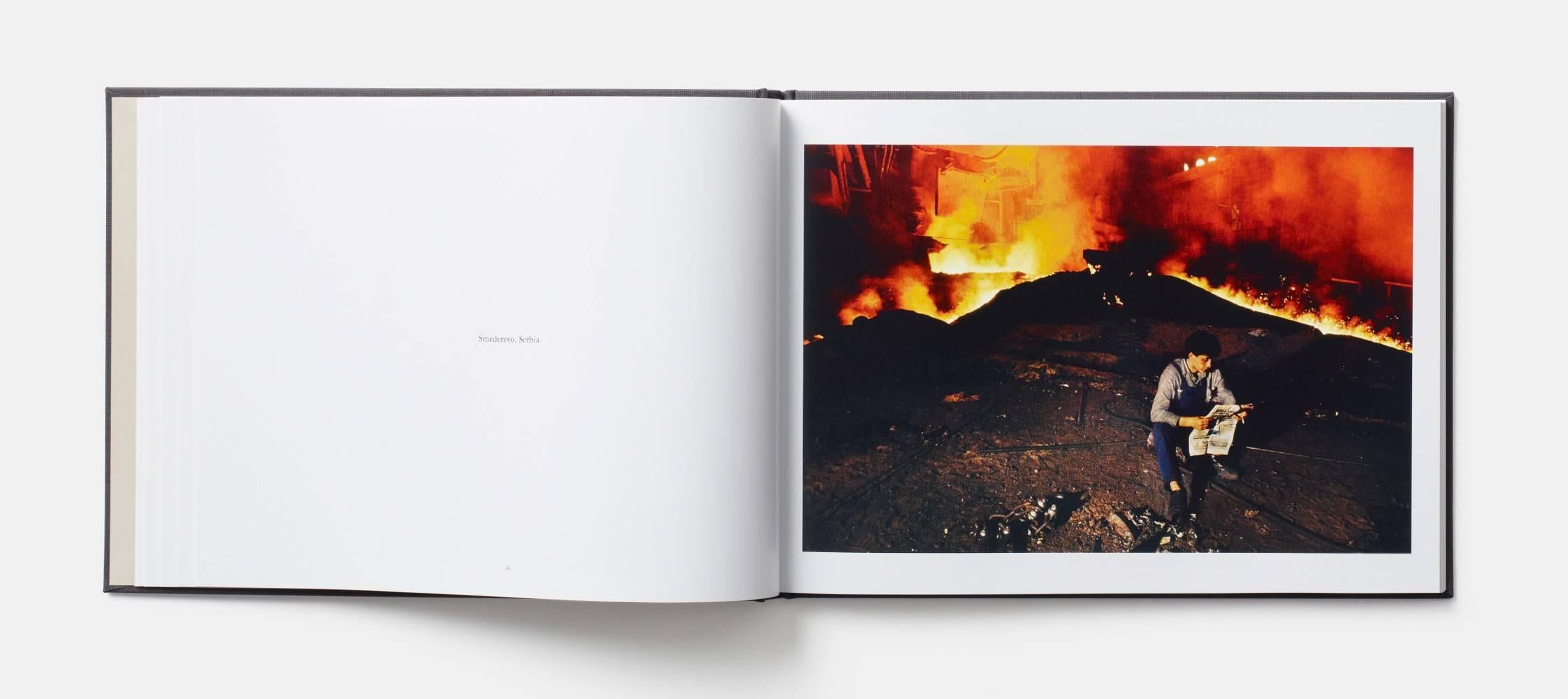 Steve McCurry sur les lectures Neuf - En vente à New York City, NY