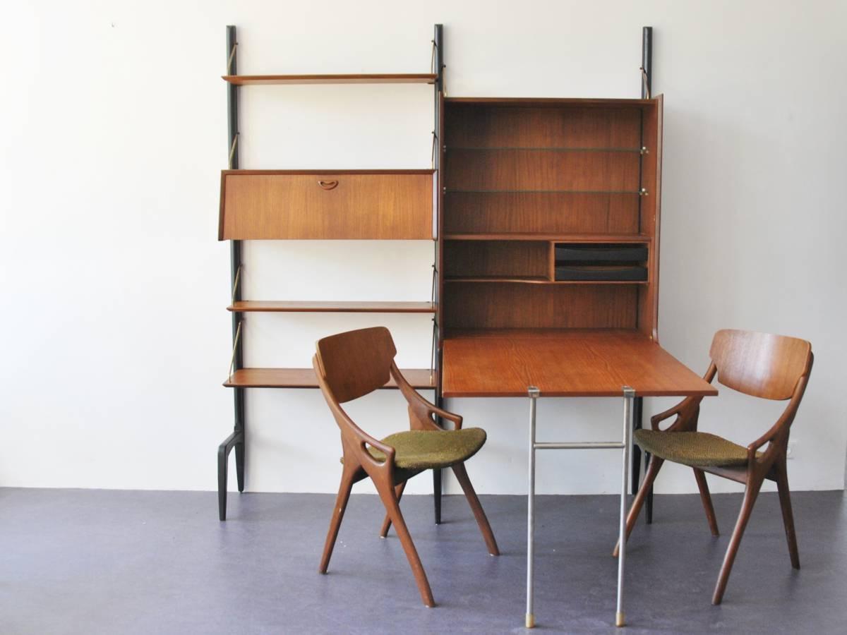 Very nice wall unit by Louis van Teeffelen for the Dutch company Wébé from the 1950s. This set comes with the rare drop table top cabinet, market with the Wébé label on the inside. All glass elements are in a good condition and both keys are
