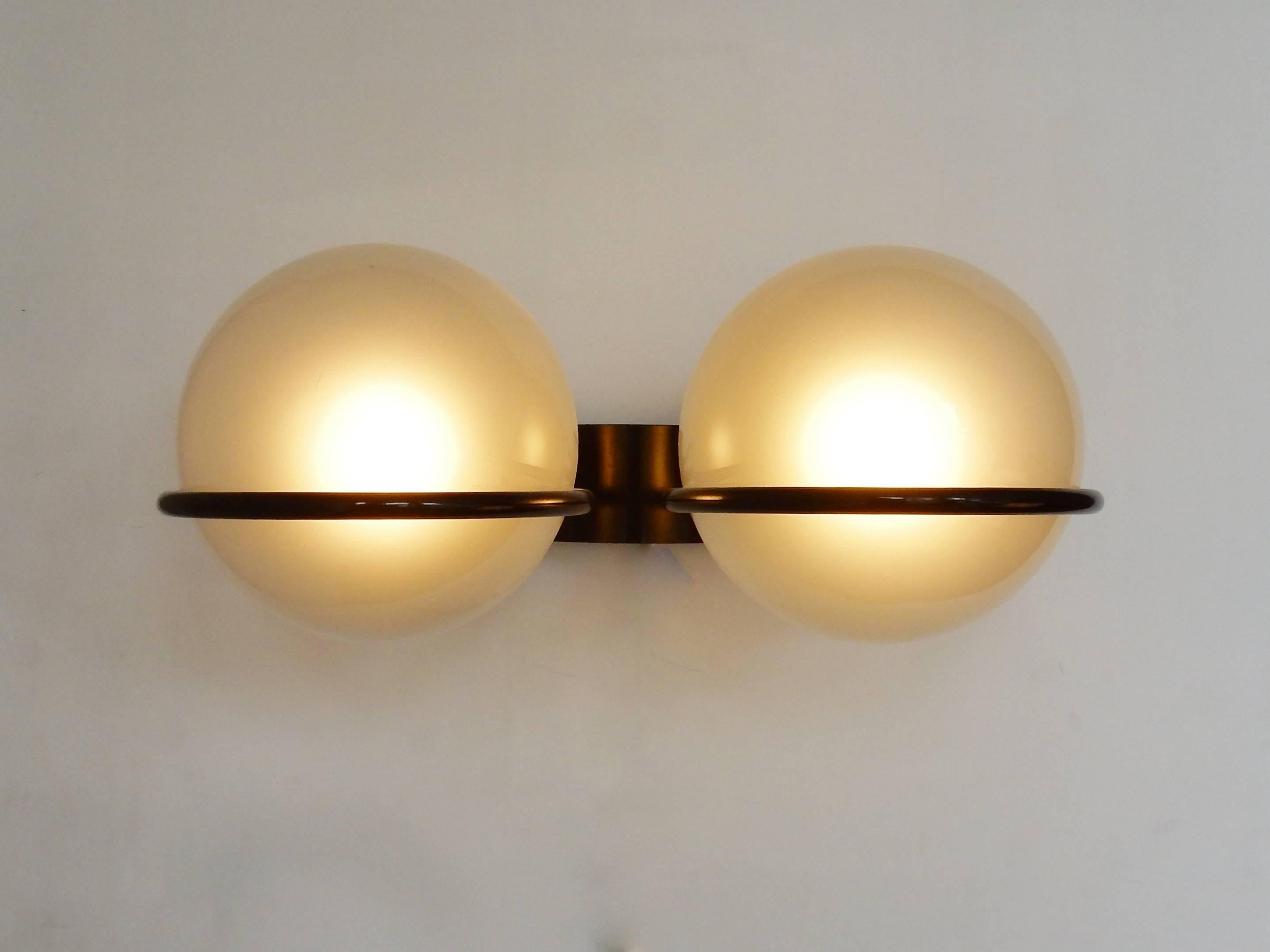 Amazing wall sconce in pearl colored glass by Gino Sarfatti for Arteluce. We have one of these wall lights available. In very good condition. The glass is in beautiful condition as are the aluminum sockets and lacquered metal wall fixtures. The