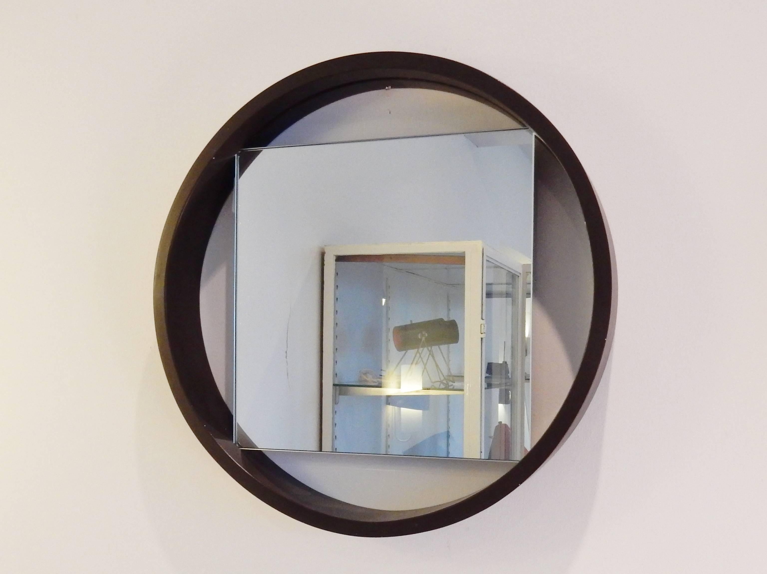 Mirror of true Dutch design. Simple and very exciting. The contrast and playfulness of the round frame and the square mirror make this an icon of Dutch design. This design is from 1956 and was in production by 't Spectrum from 1964 to 1971.