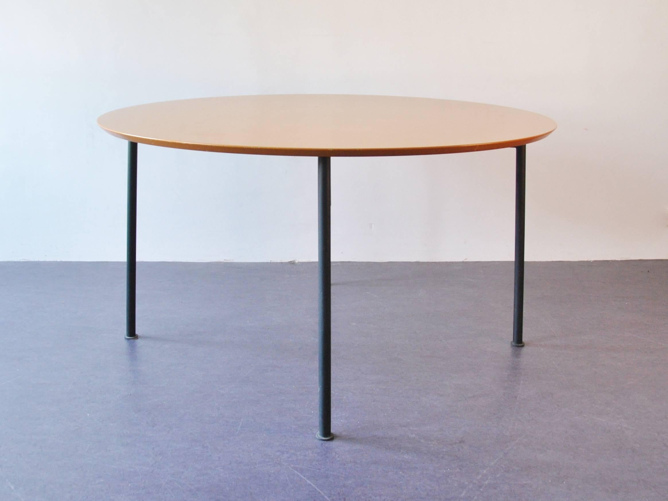 A 'Nina Freed' dining table by Philippe Starck from 1983. A rarely offered item and a true collector's item. The table is in a very good condition with some signs of age and use. The tabletop can easily be taken of and the lightweight base can be
